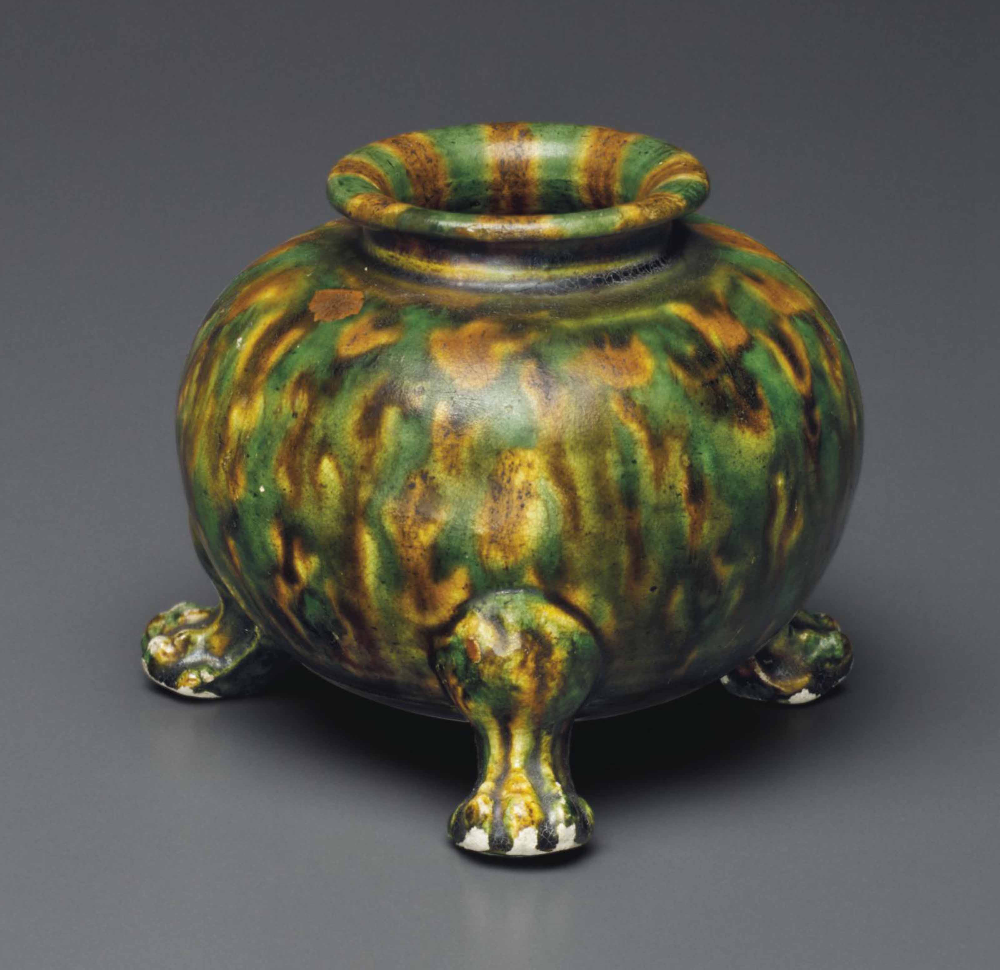 A SMALL SANCAI GLAZED POTTERY TRIPOD JAR , TANG DYNASTY (AD 618907
