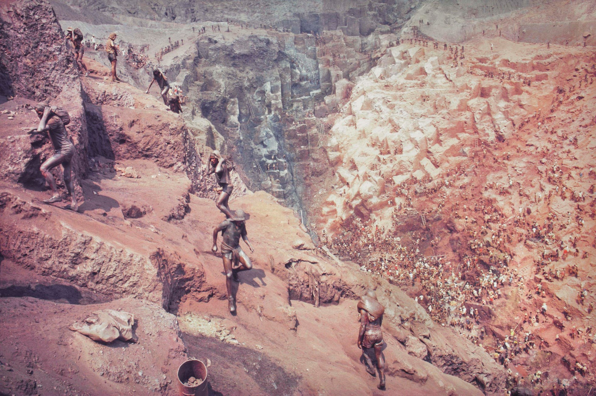 Alfredo Jaar (Chilean b. 1956)