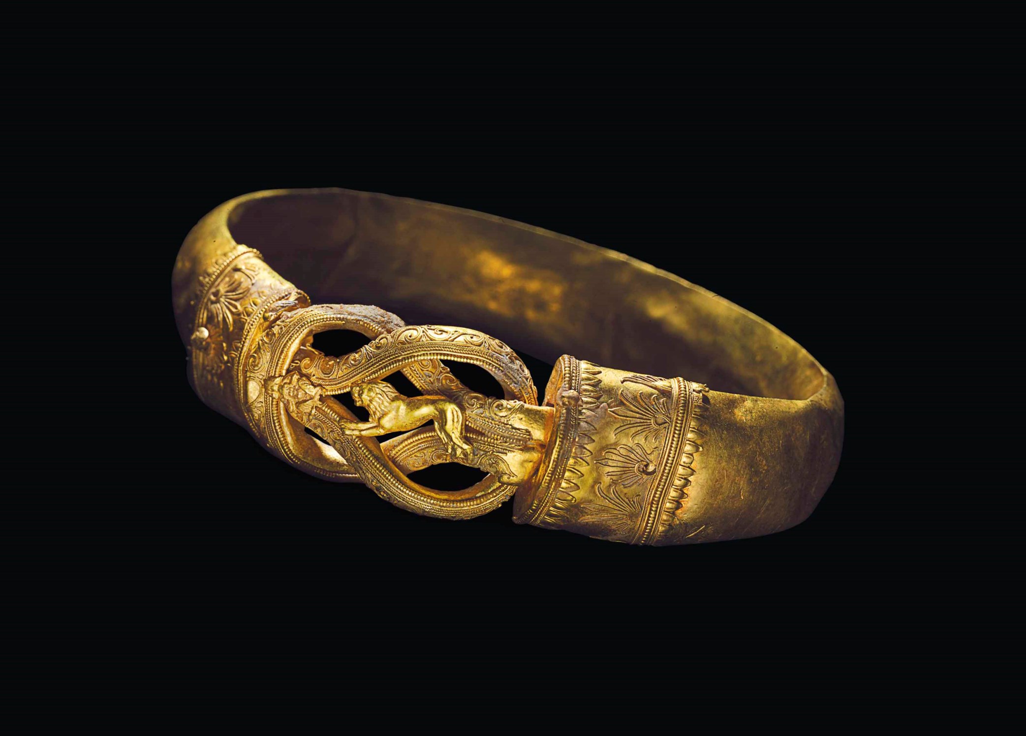 A GREEK GOLD BRACELET , HELLENISTIC PERIOD, CIRCA 300 B.C. Christie's