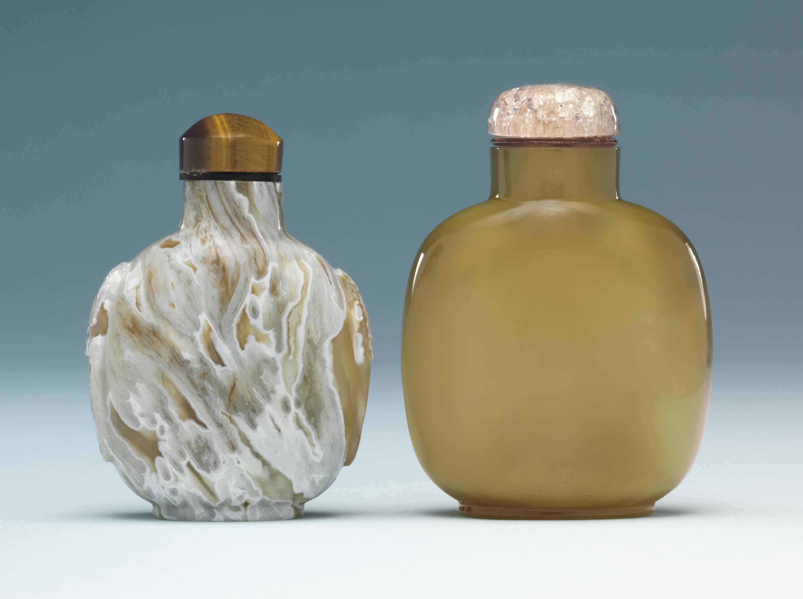 1750-1900年羊肝瑪瑙光素鼻煙壺1780-1880年羊肝瑪瑙雕螭龍紋鼻煙