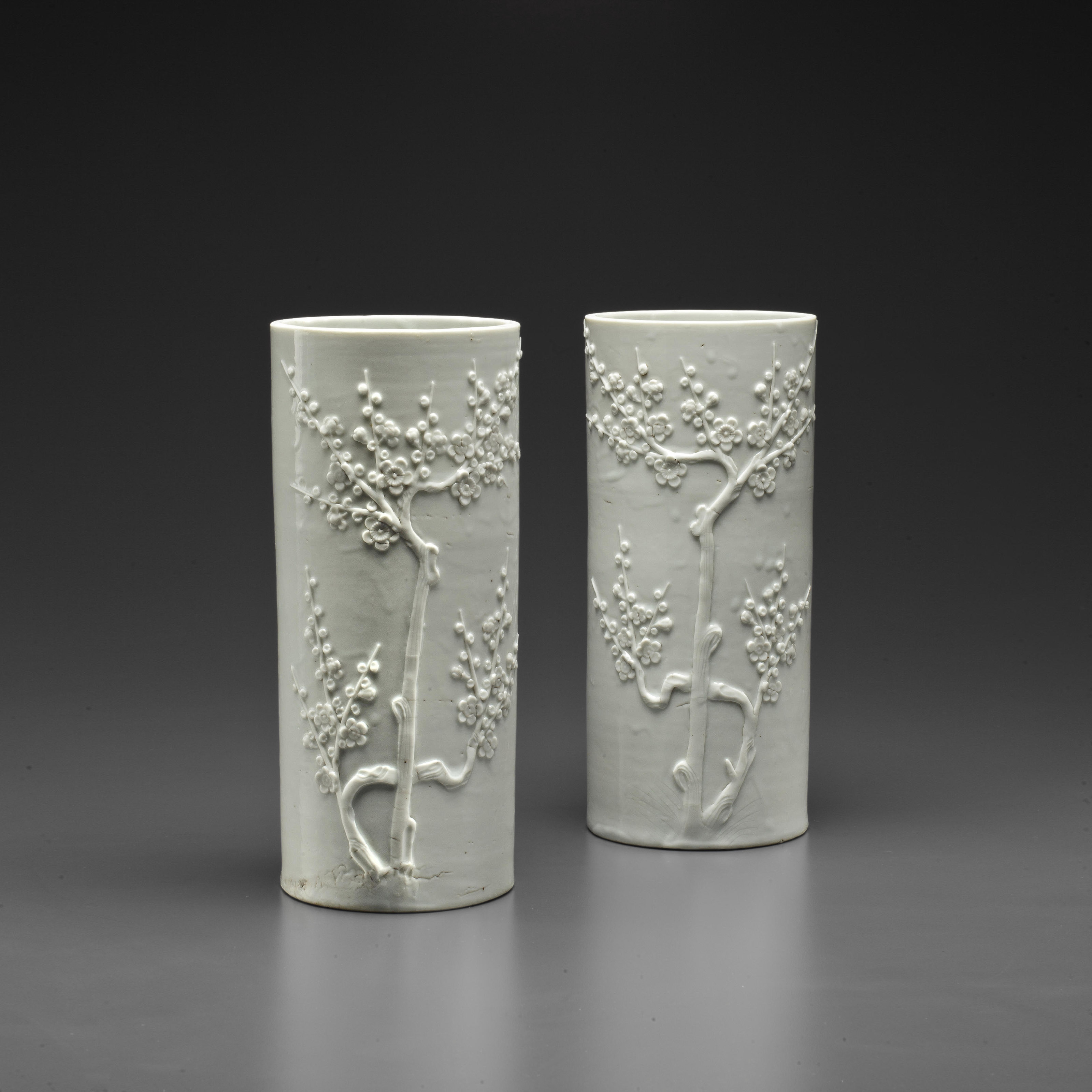 清末/二十世紀德化白釉魚籃觀音立像, 19TH CENTURY/EARLY 20TH CENTURY | Christie's