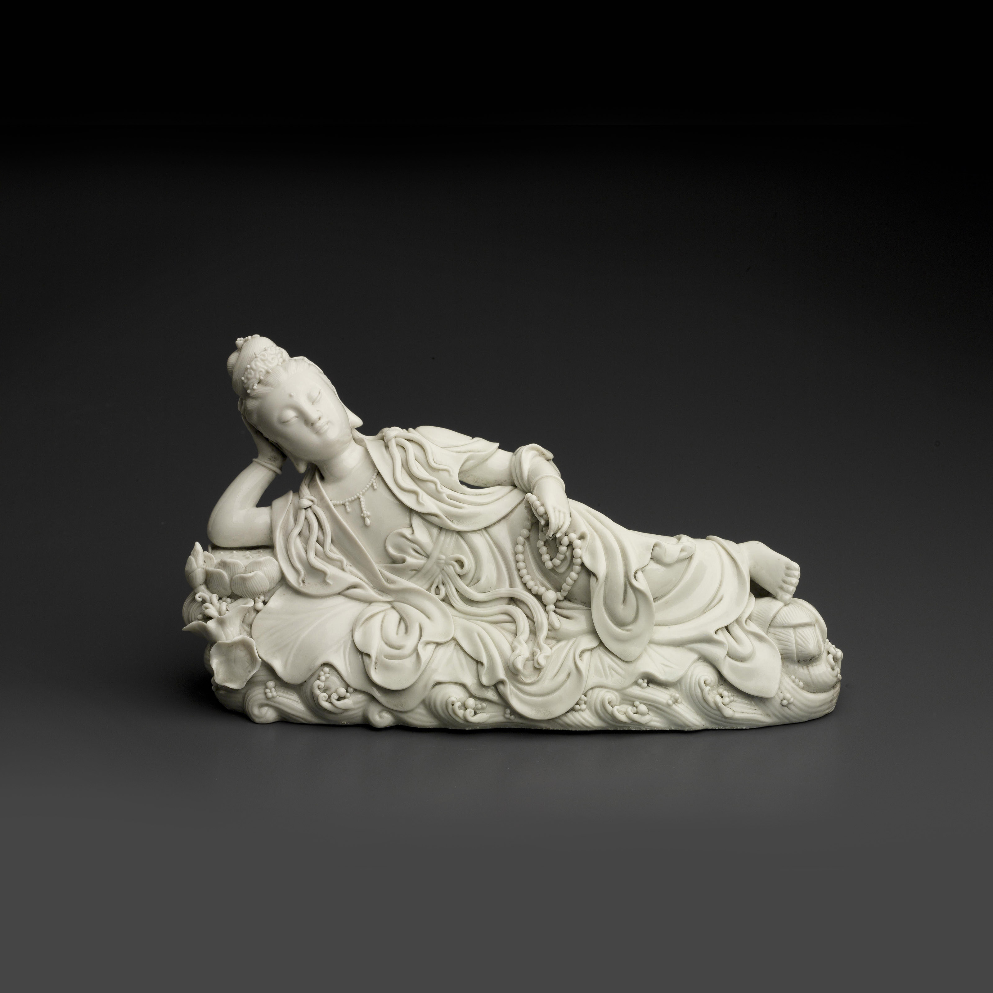 TWO DEHUA RHINOCEROS HORN-FORM LIBATION CUPS, 17TH/18TH CENTURY