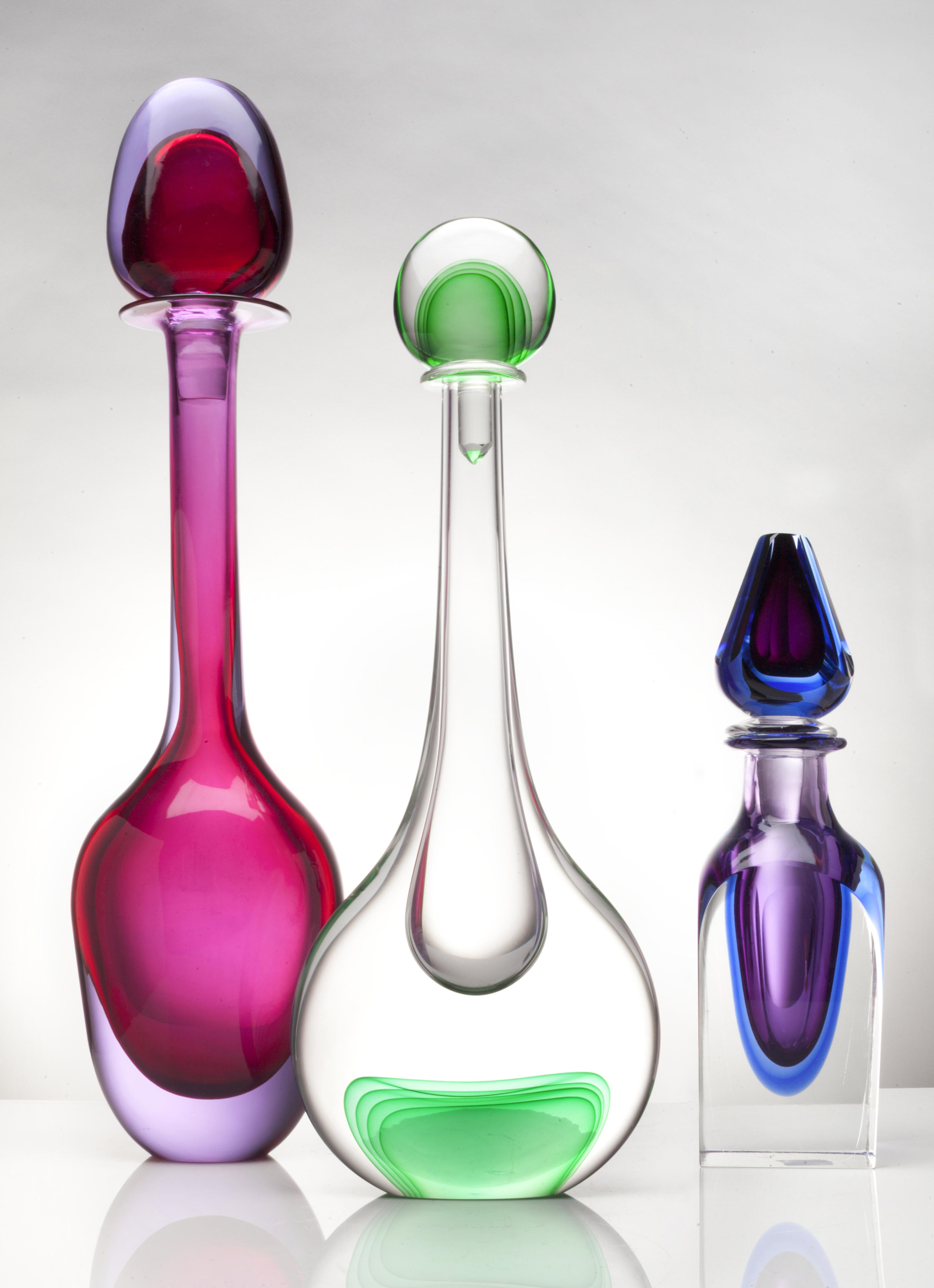 A 'SOMMERSO' BOTTLE FOR SEGUSO VETRI D'ARTE, CIRCA 1965 TOGETHER
