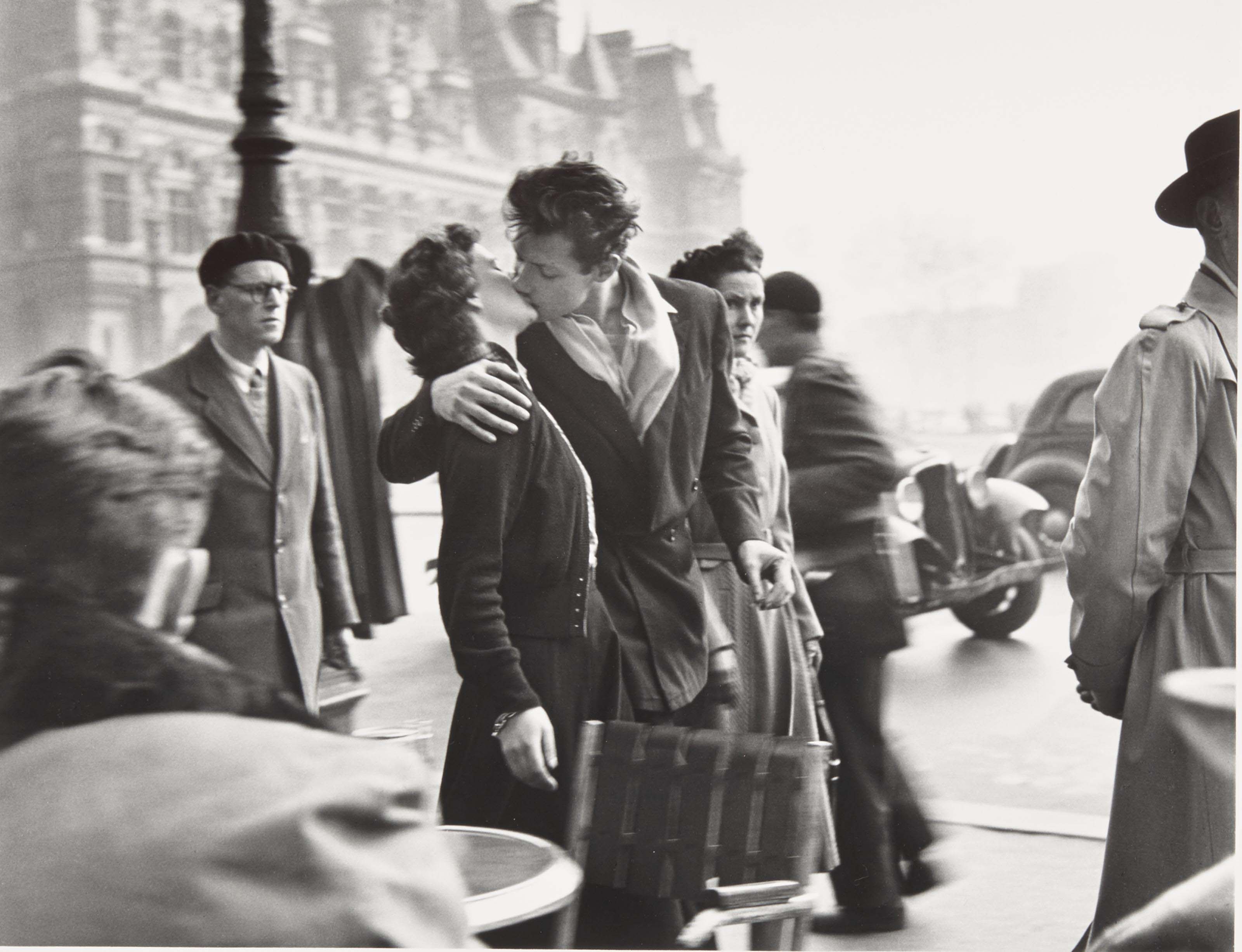 Robert Doisneau 1912 1994 Le Baiser De L Hotel De Ville 1950