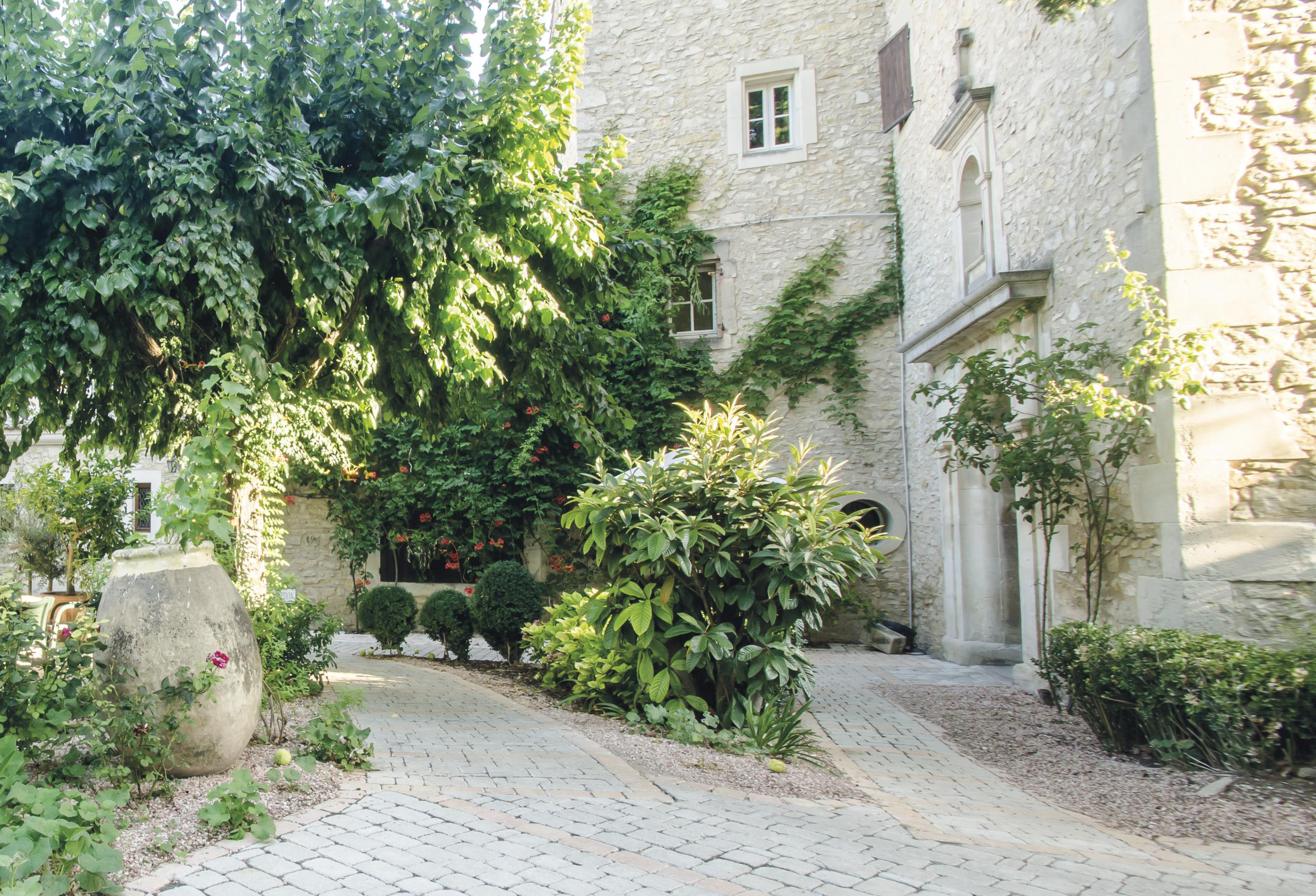 M Colin St Aubin En Montceau 1998 2 Olivier Leflaive Bourgogne Les Setilles 1998 Bin Soiled