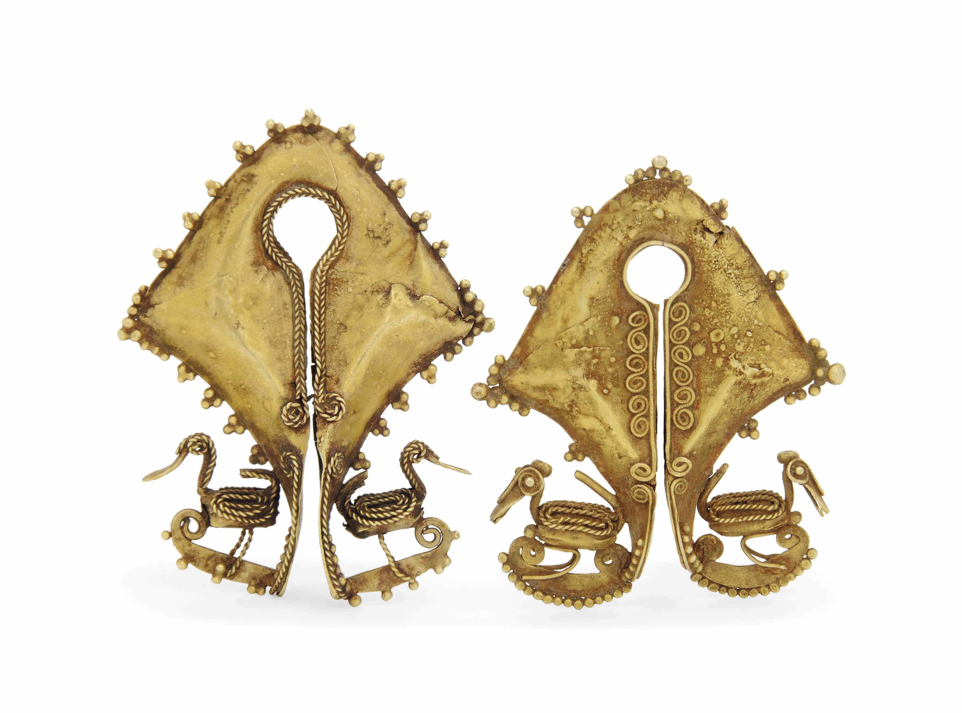 A NEAR PAIR OF GOLD ALLOY EAR ORNAMENTS OR PENDANTS