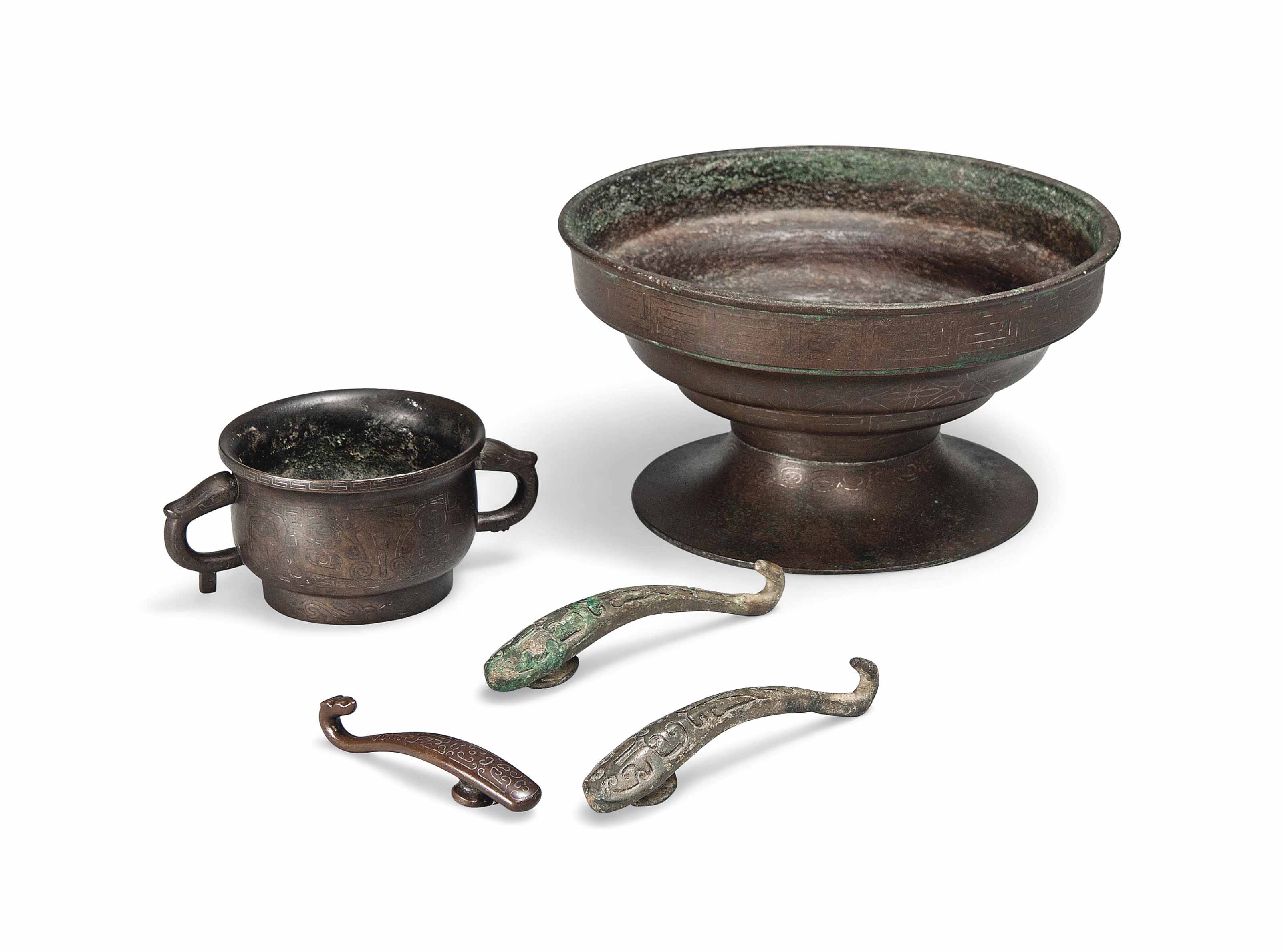 A GROUP OF ASIAN BRONZE ITEMS , SHANG DYNASTY (1600 BC 1046 BC) AND