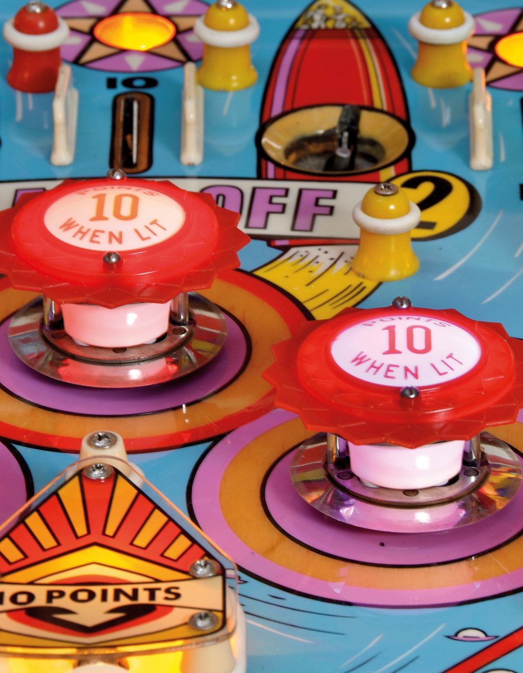 AN ELECTRO-MECHANICAL STAR-JET PINBALL MACHINE