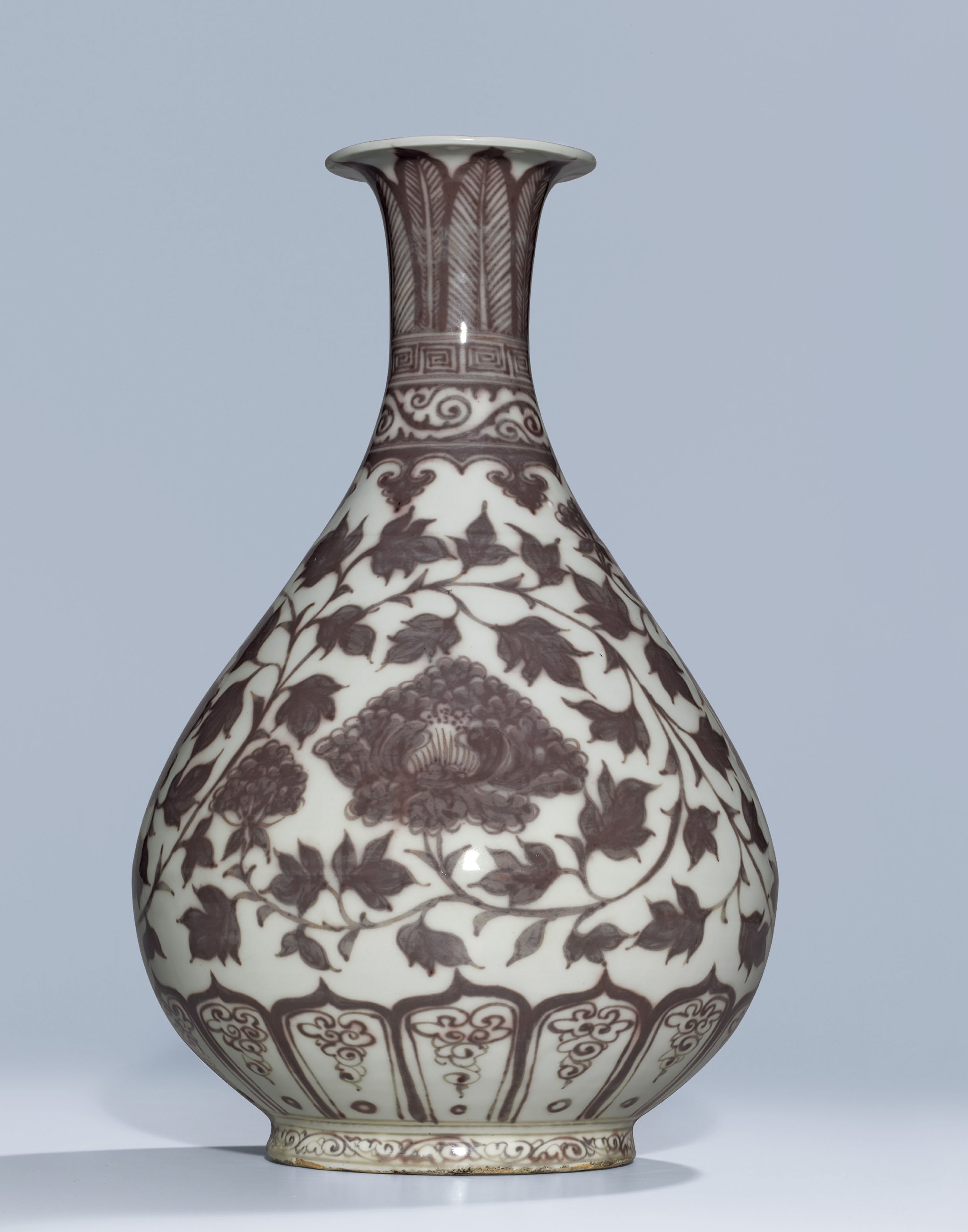 明洪武釉裏紅纏枝牡丹紋玉壺春瓶, HONGWU PERIOD (1368-1398) | Christie's