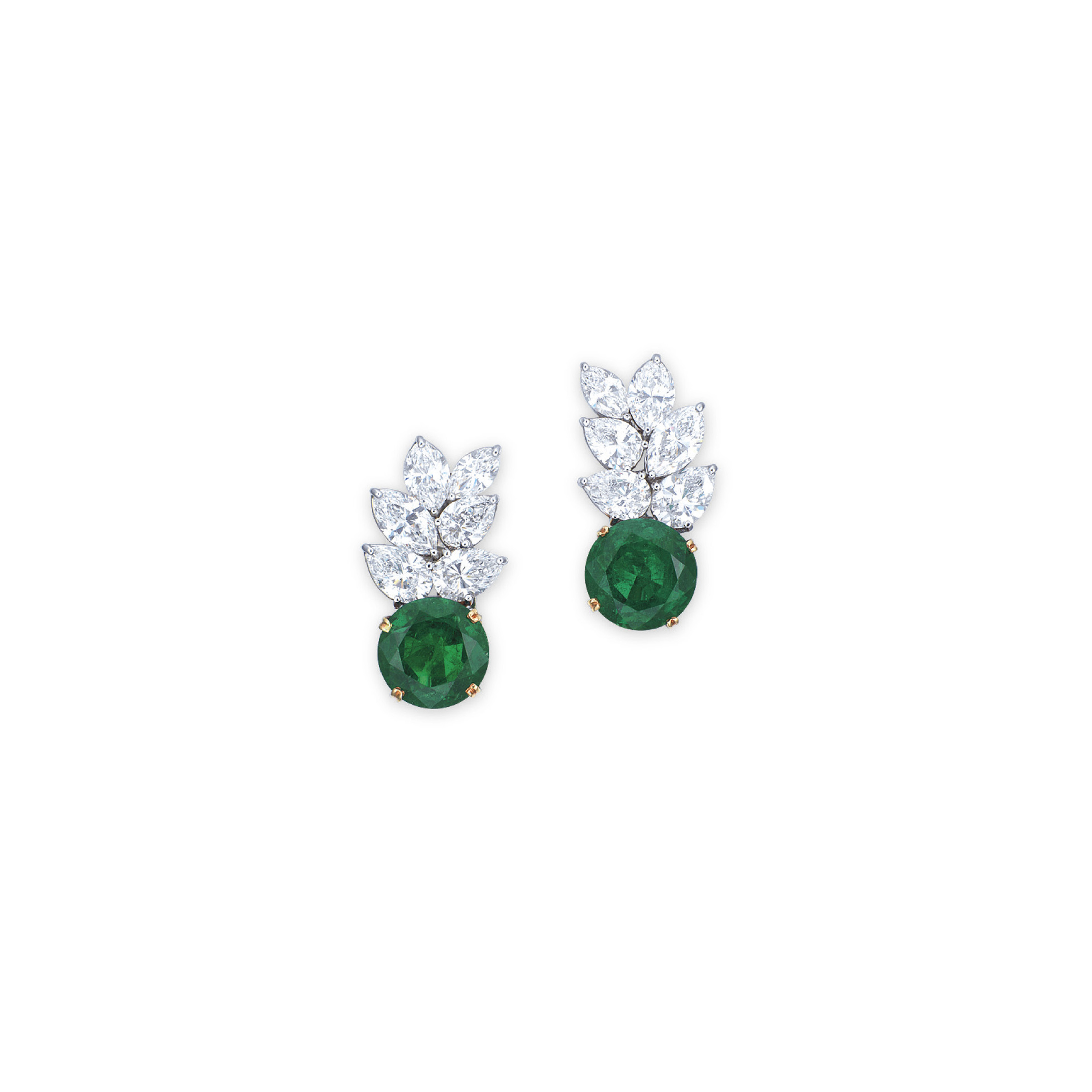 A PAIR OF EMERALD AND DIAMOND EARRINGS 