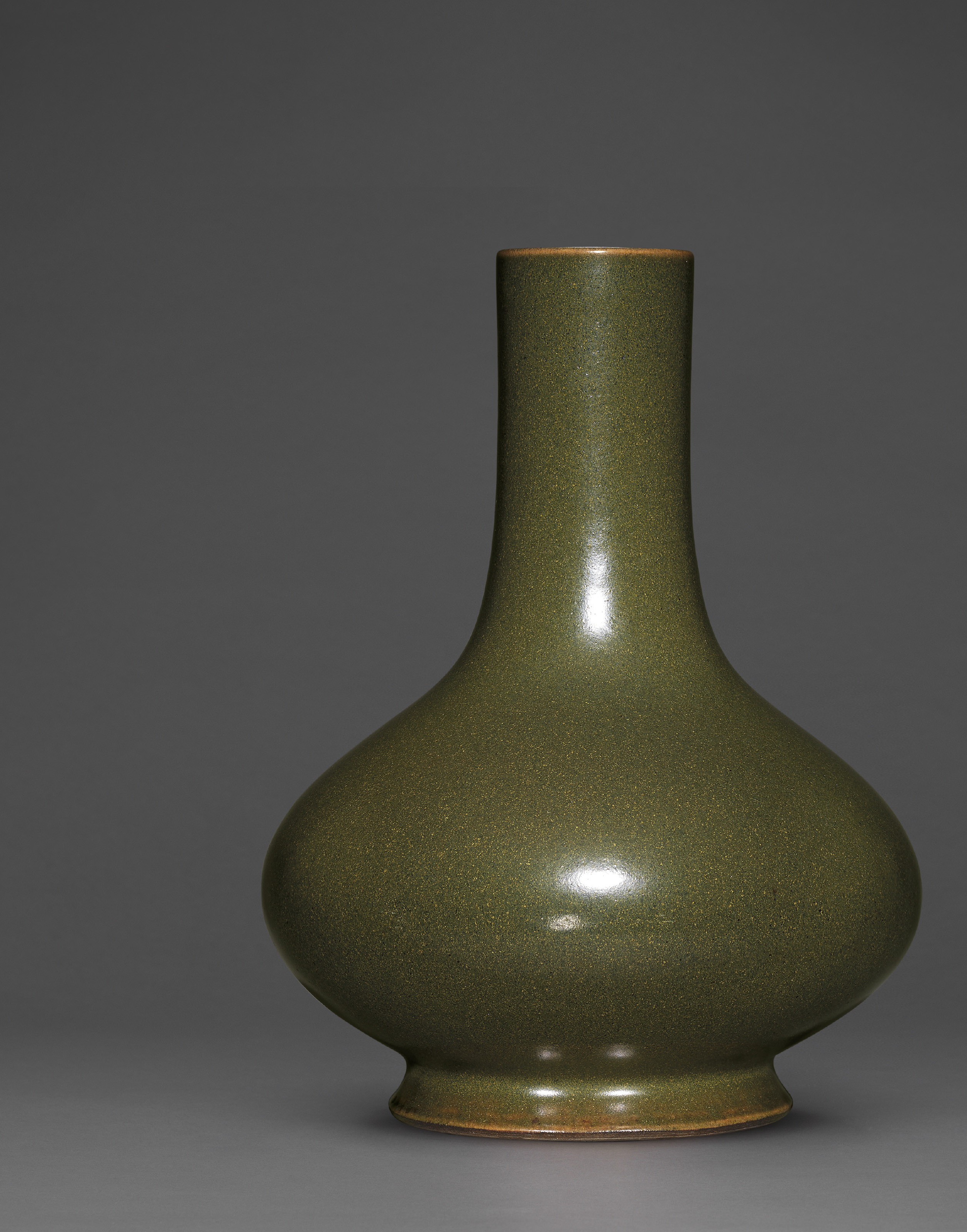 A FINE TEADUSTGLAZED VASE , QIANLONG INCISED SIXCHARACTER SEAL MARK