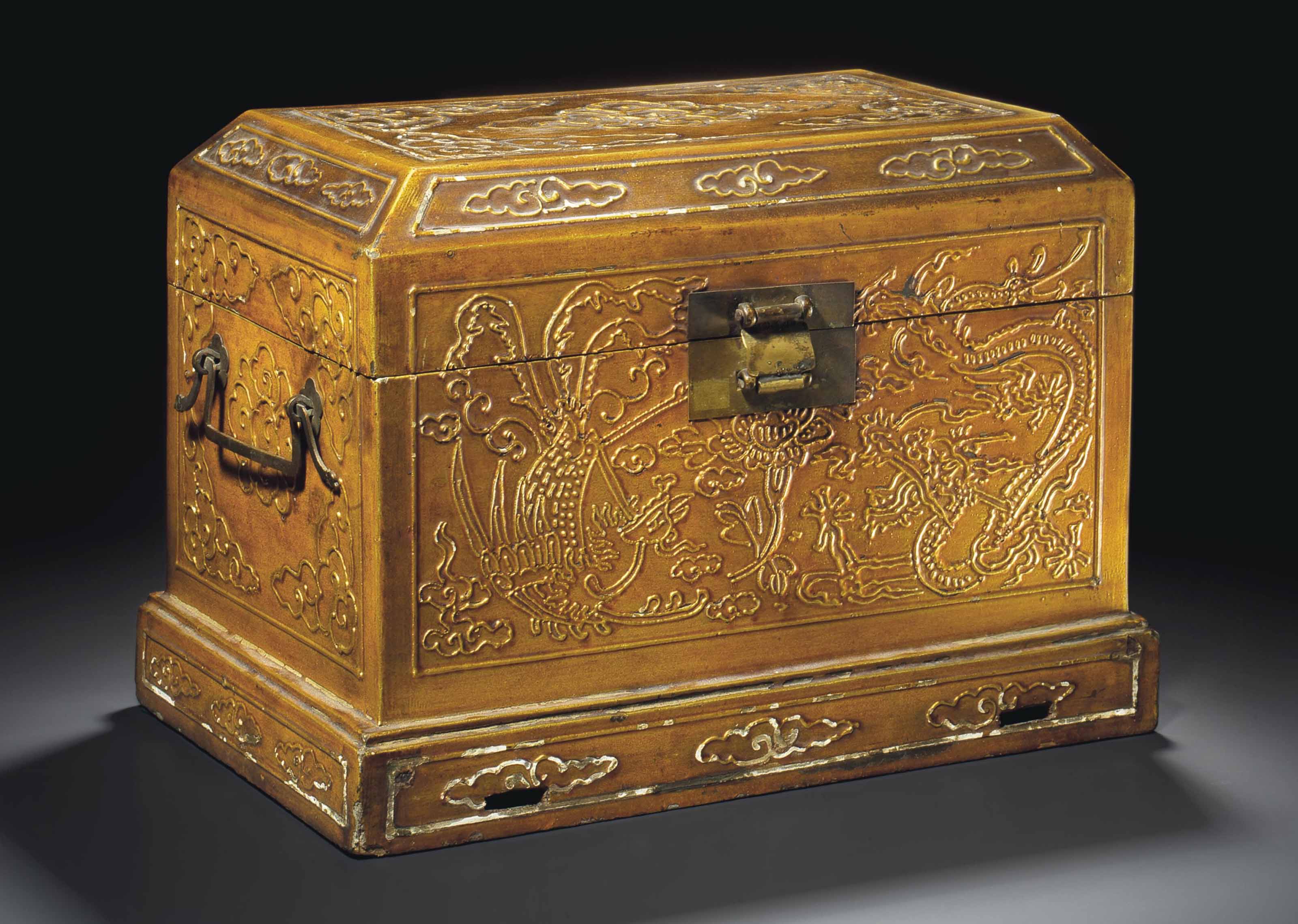 A GILTLACQUER SQUARE CHEST