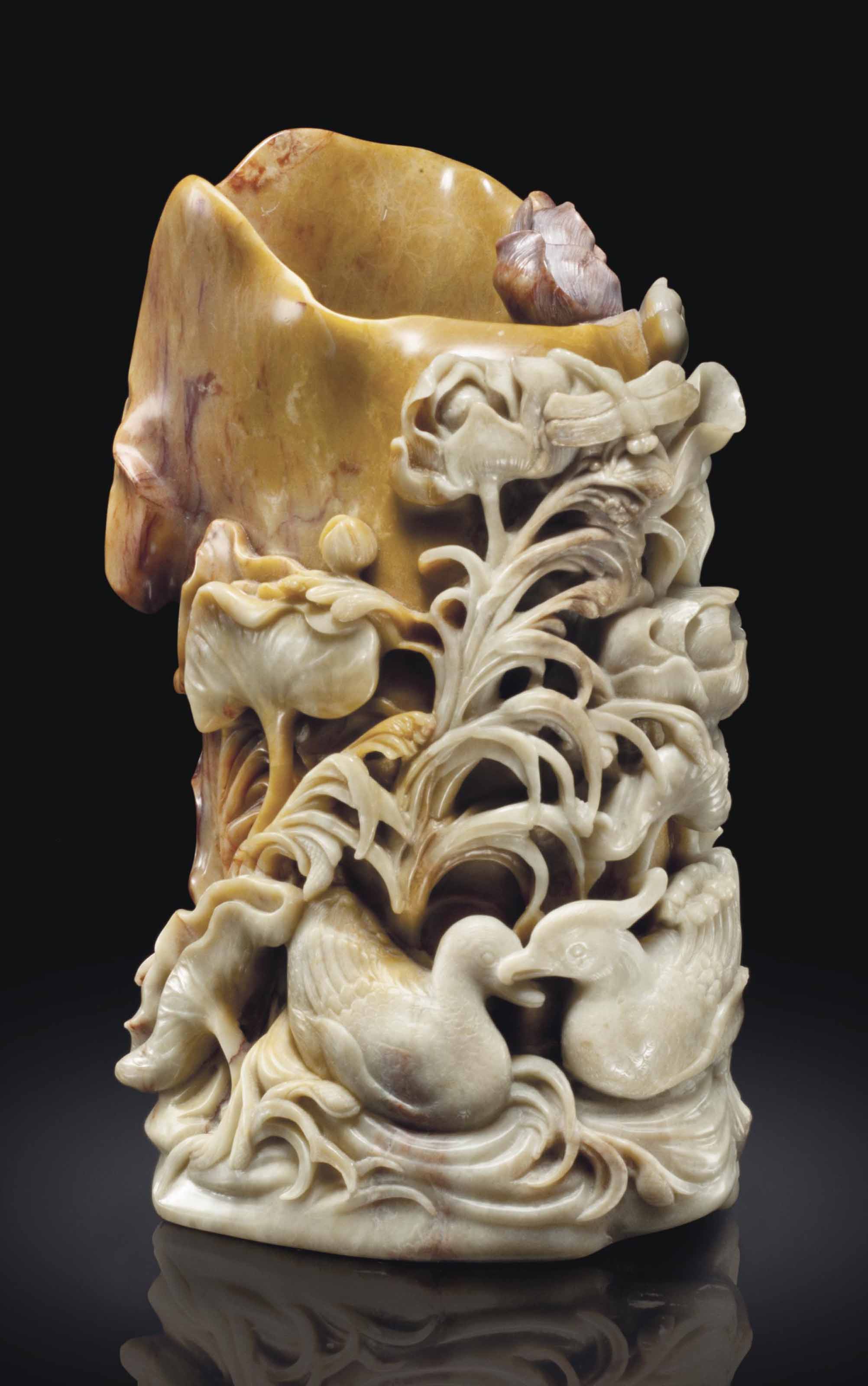 清十九世纪寿山石雕莲塘鸳鸯图花插, 19TH CENTURY | Christie's