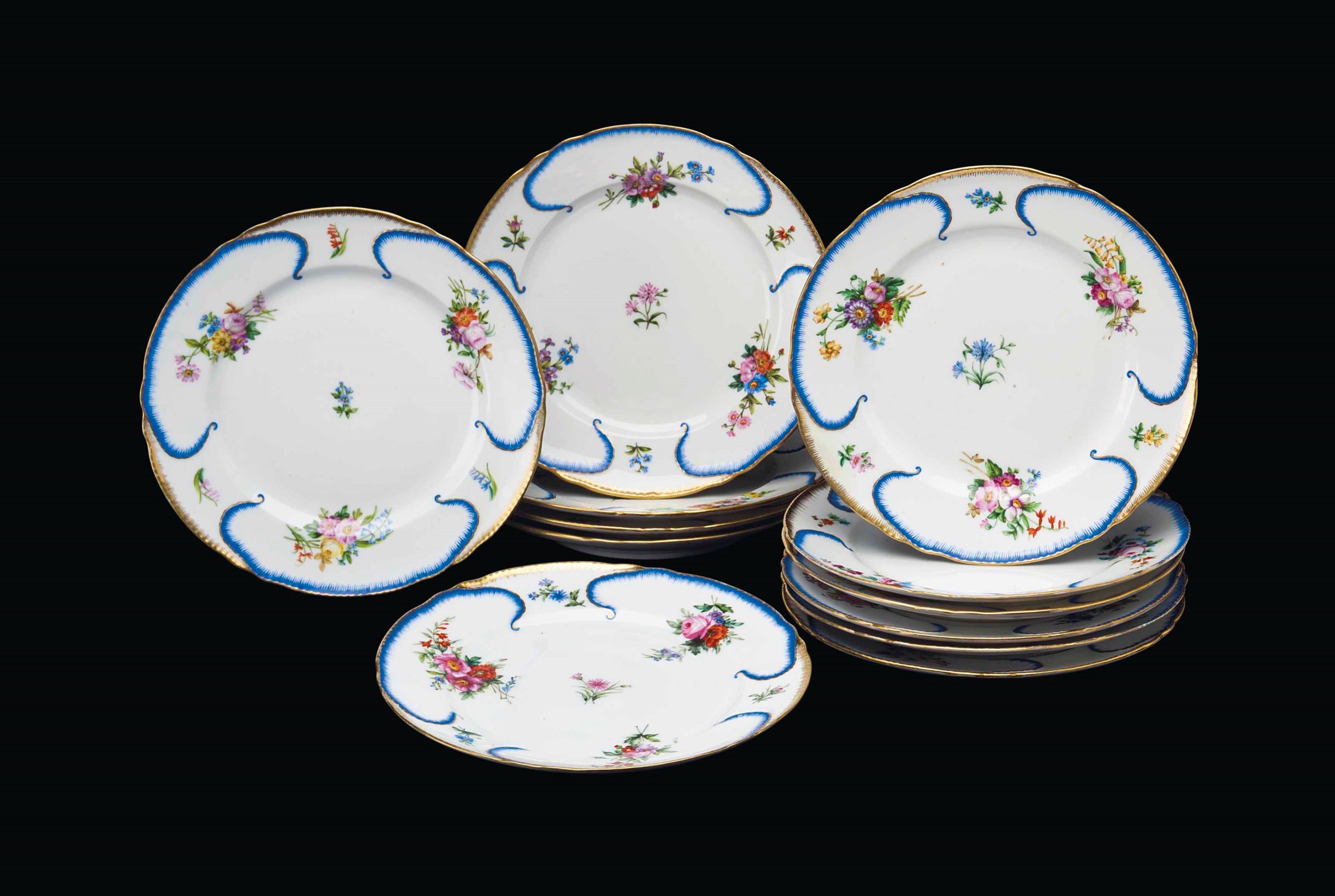 A SET OF TWELVE PORCELAIN DESSERT PLATES FROM THE BANQUETING SERVICE