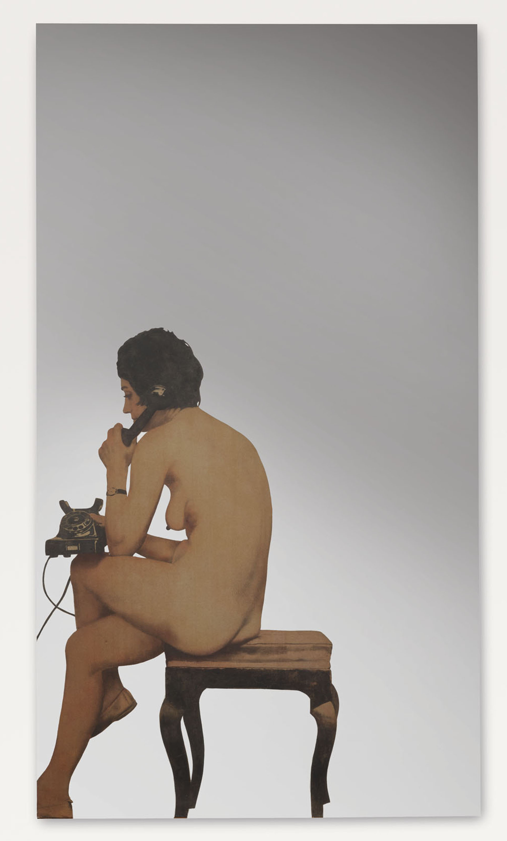 Donna nuda al telefono 
