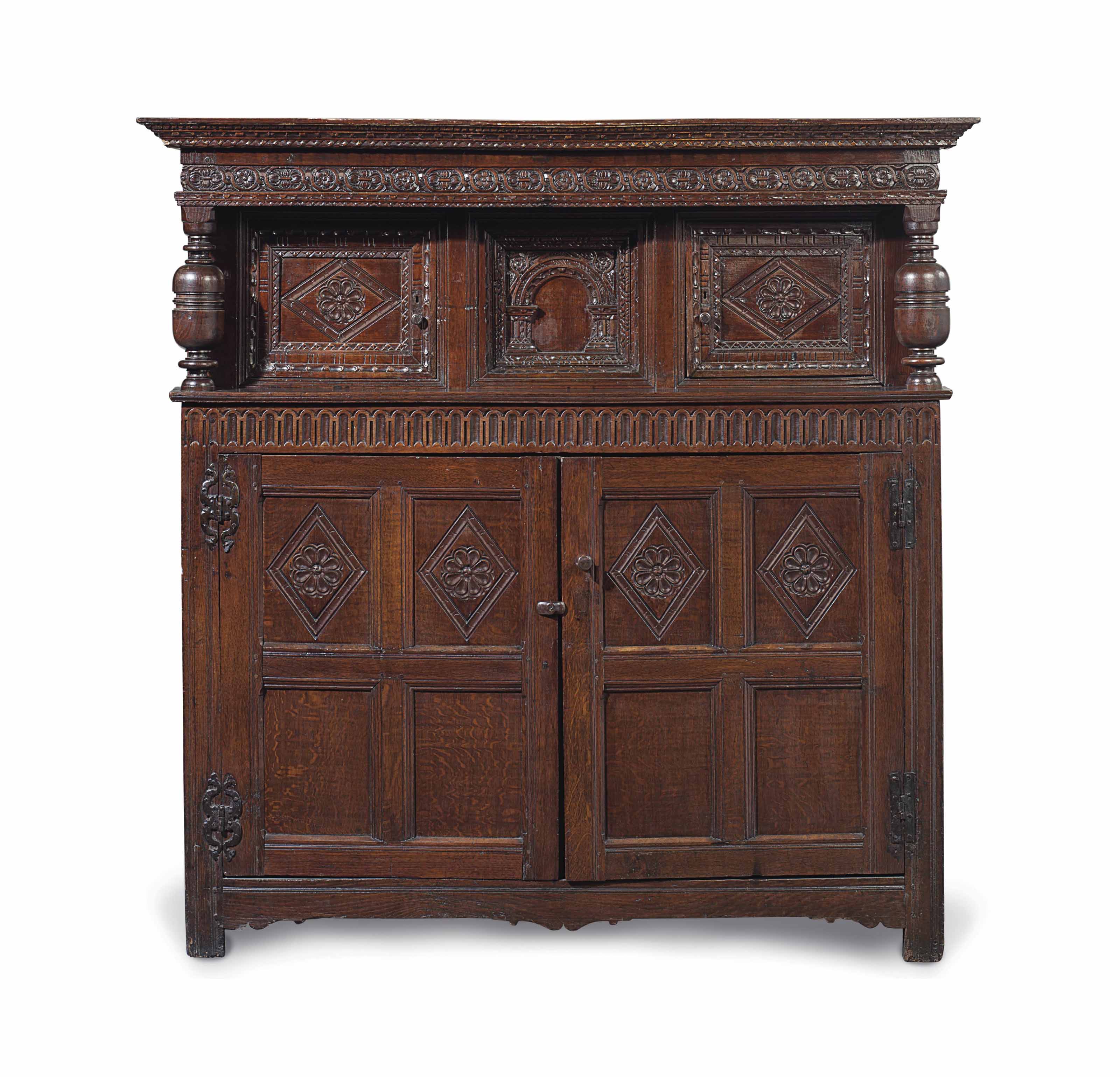 AN ENGLISH OAK COURT CUPBOARD , LATE 19TH/EARLY 20TH CENTURY