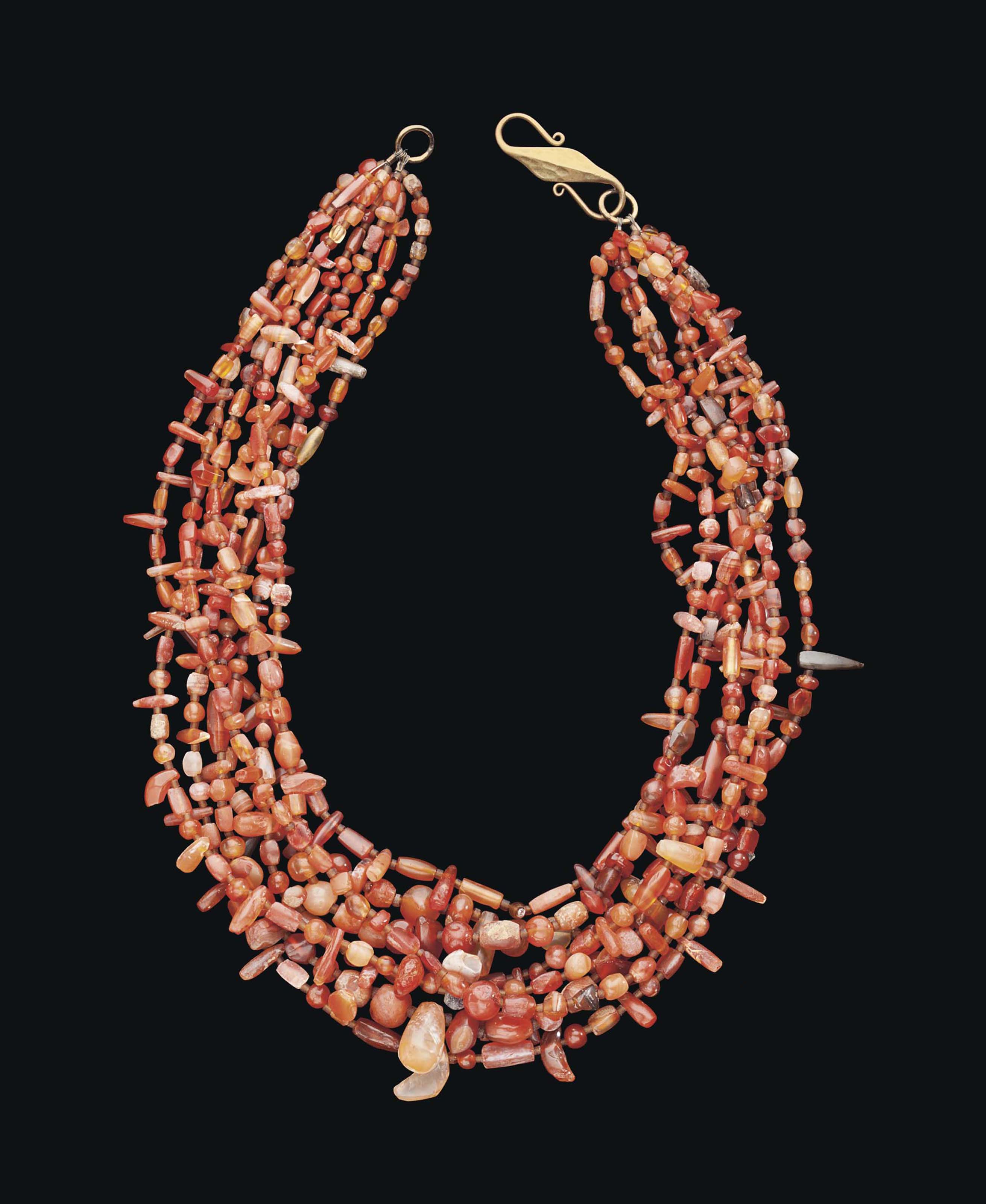 A SUMERIAN LAPIS LAZULI AND GOLD BEAD NECKLACE, CIRCA LATE