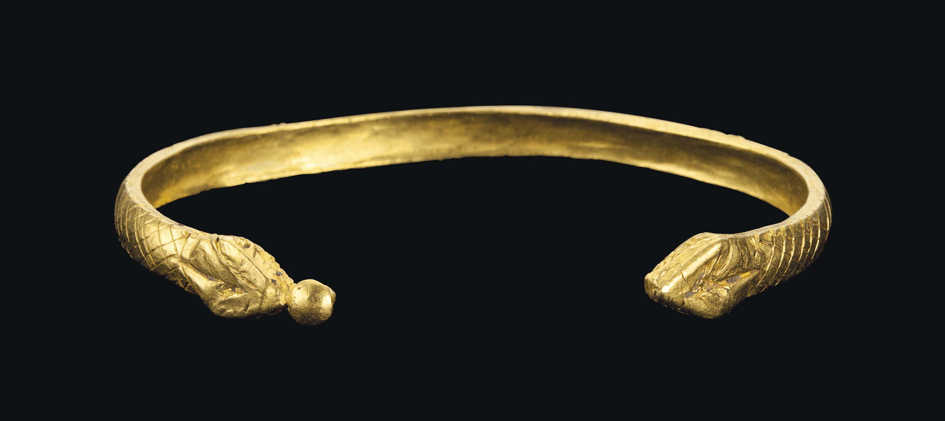 A ROMAN GOLD BRACELET , CIRCA 1ST CENTURY B.C.1ST CENTURY A.D