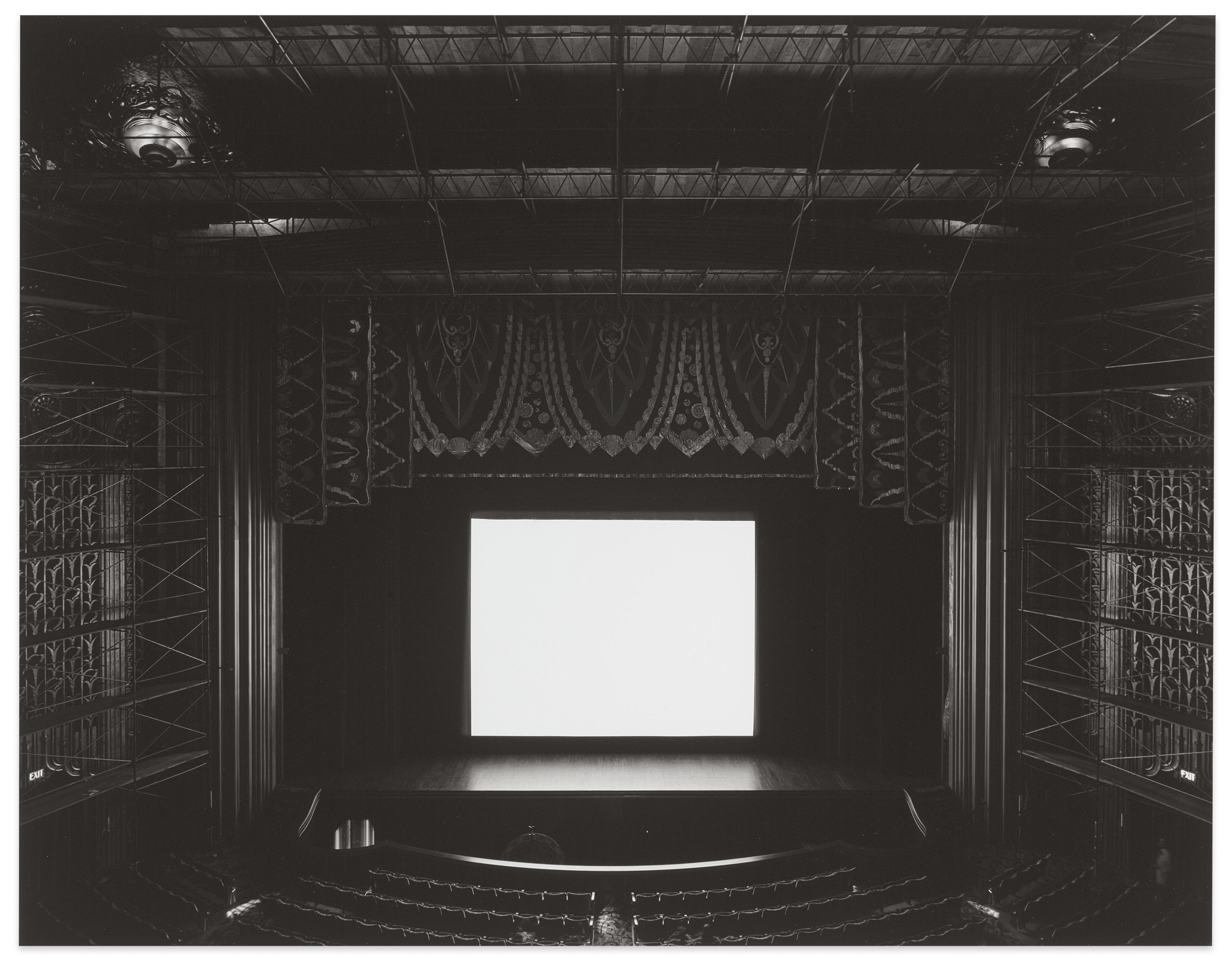 杉本博司 hiroshi sugimoto 「THEATERS」 Amazon.com: Hiroshi
