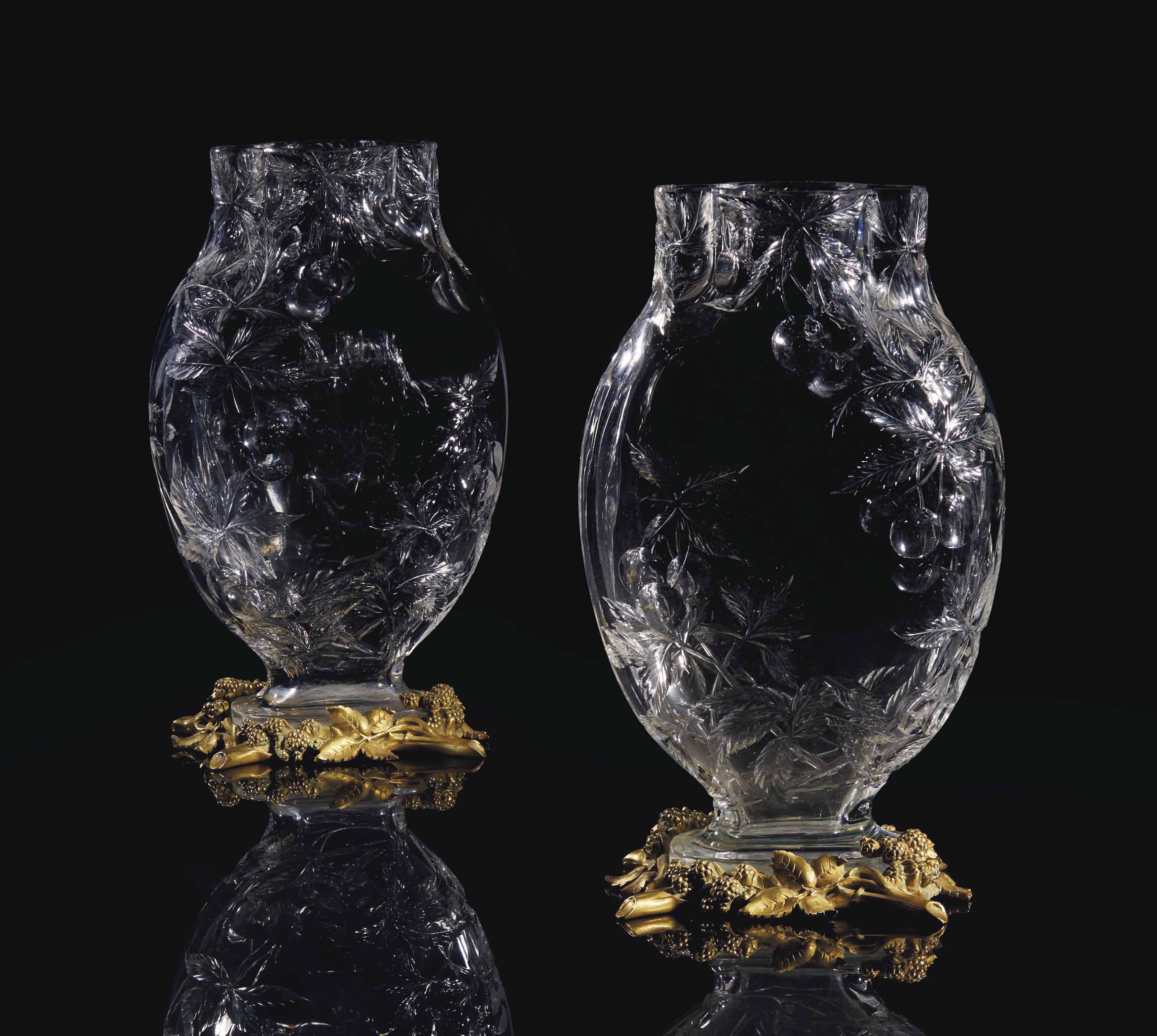 PAIRE DE VASES DE LA FIN DU XIXEME SIECLE , SIGNATURE DE BACCARAT