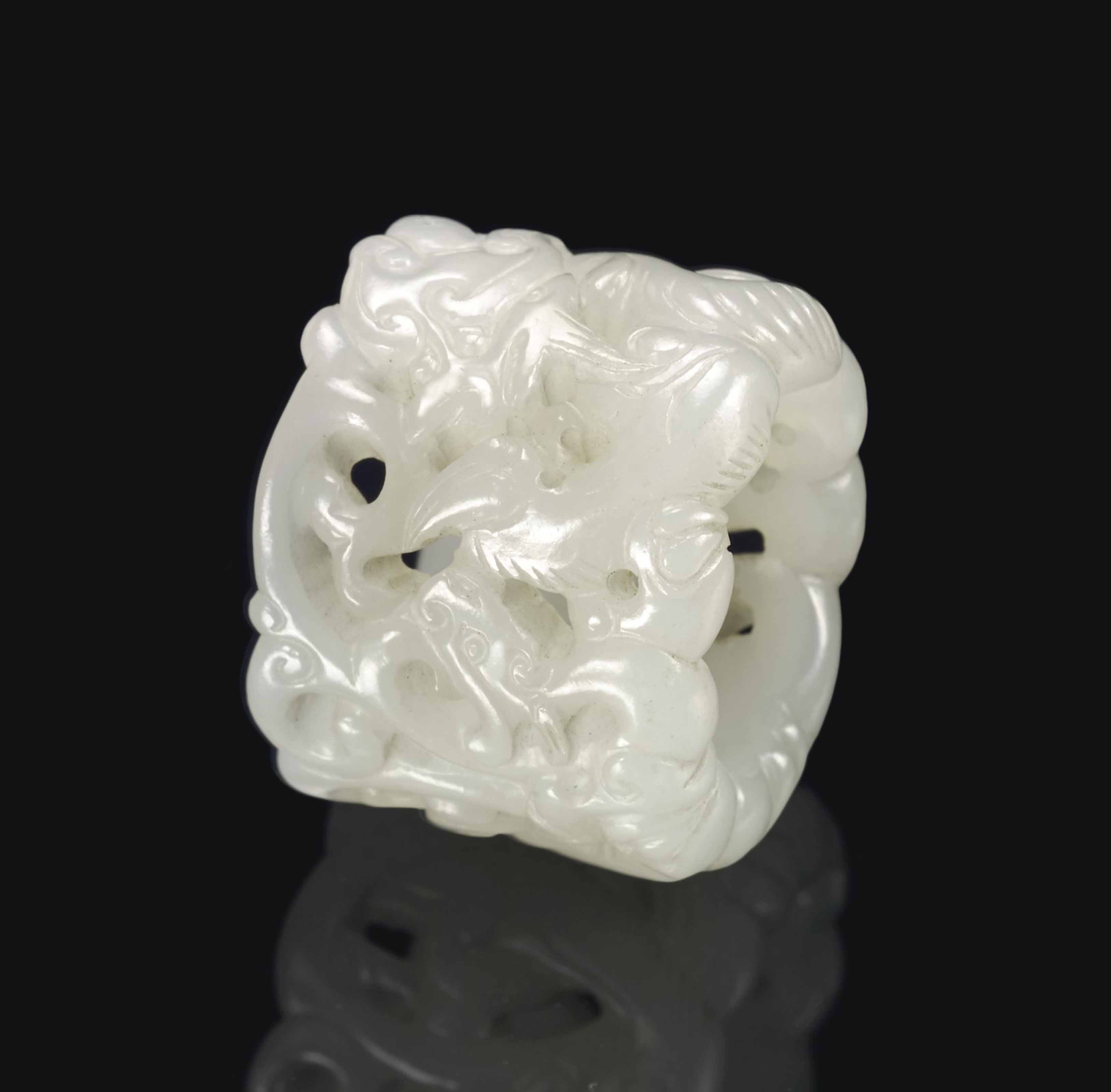Bague D Archer En Jade Blanc Sculpte Chine Dynastie Qing