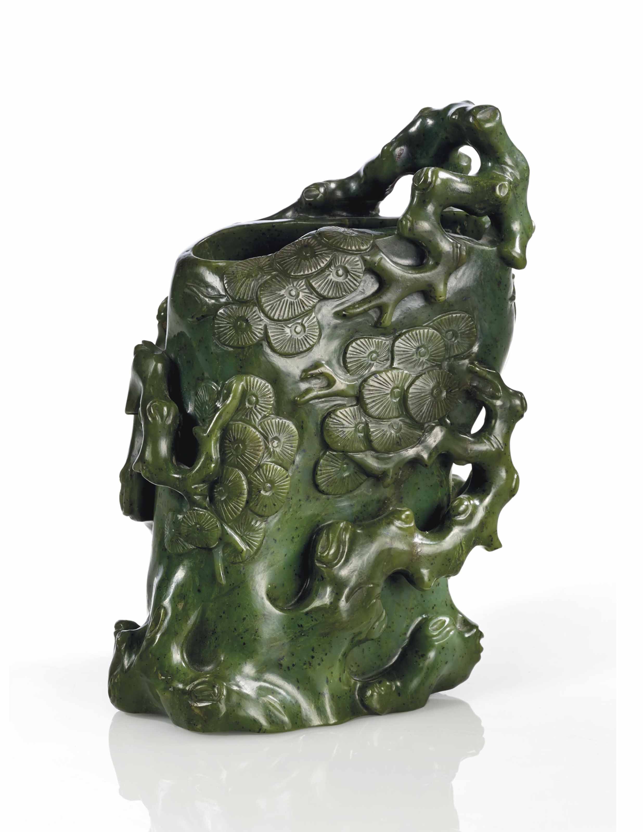 VASE EN JADE VERT EPINARD SCULPTE , CHINE, DYNASTIE QING, XIXEME SIECLE