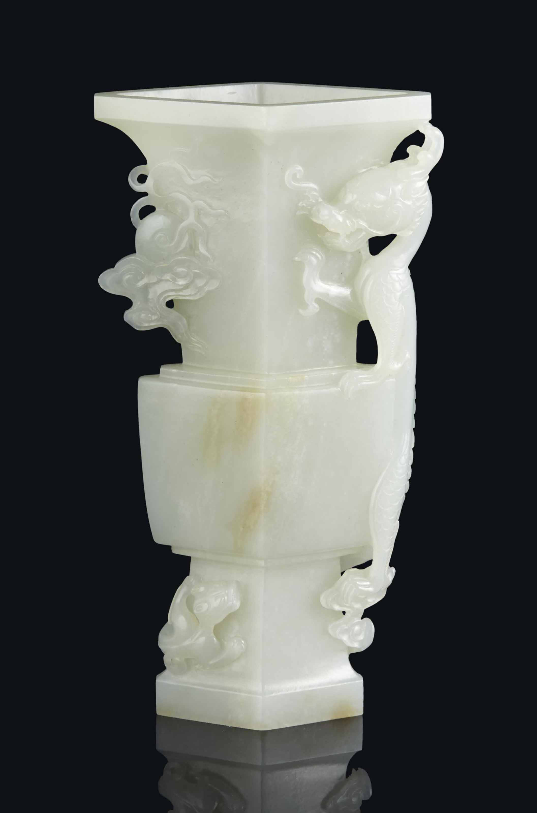VASE EN JADE BLANC SCULPTE, GU , CHINE, DYNASTIE QING, XVIIIEMEXIXEME