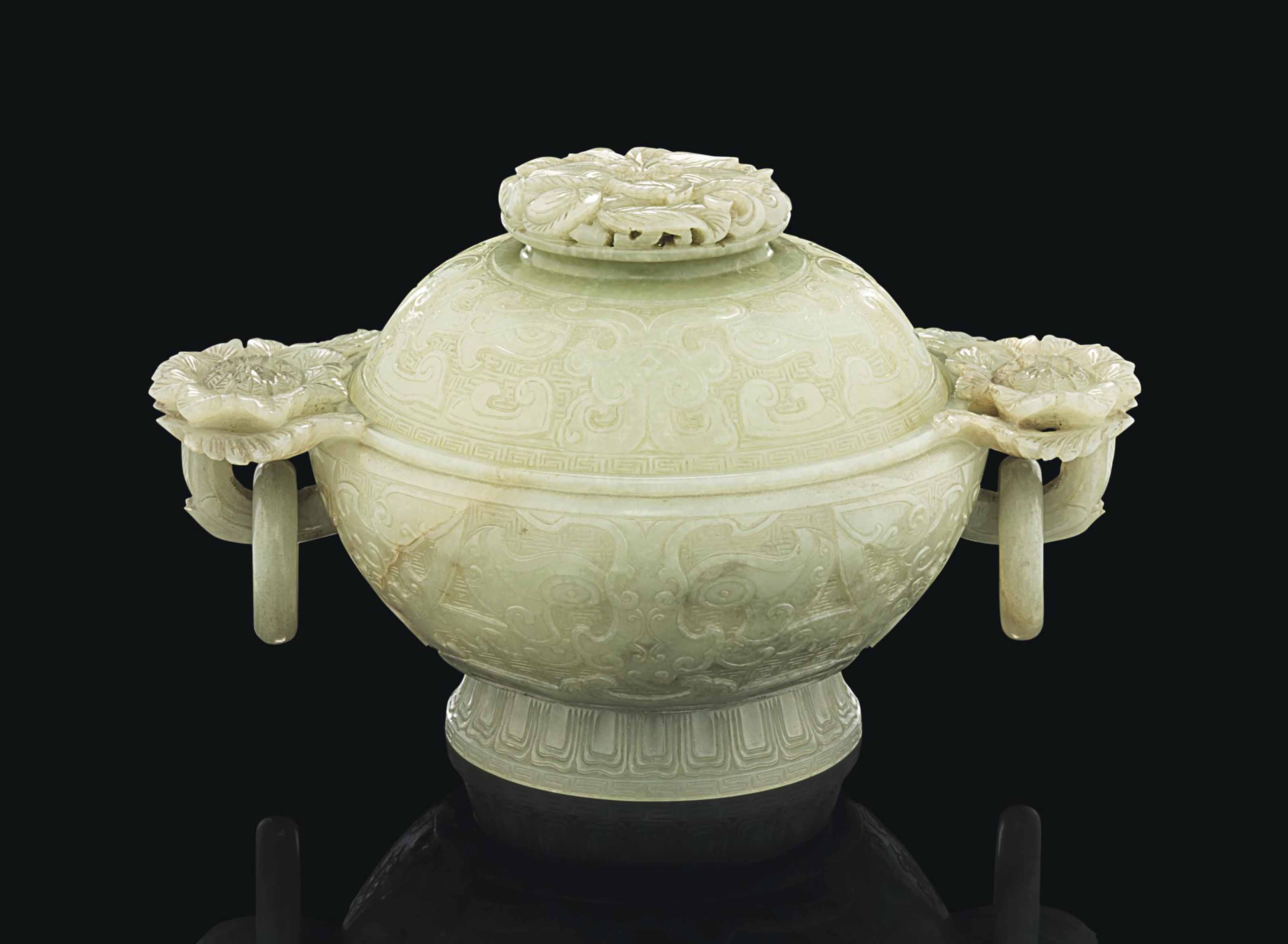 BRULEPARFUM COUVERT EN JADE CELADON SCULPTE , CHINE, DYNASTIE QING