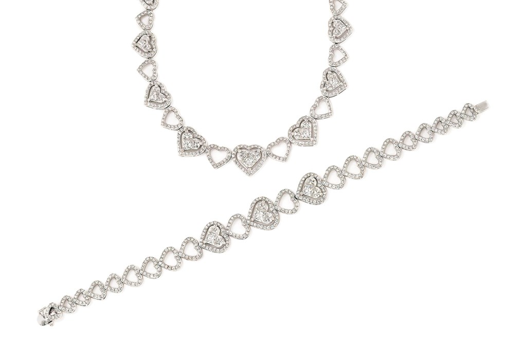 A DIAMOND NECKLACE AND BRACELET