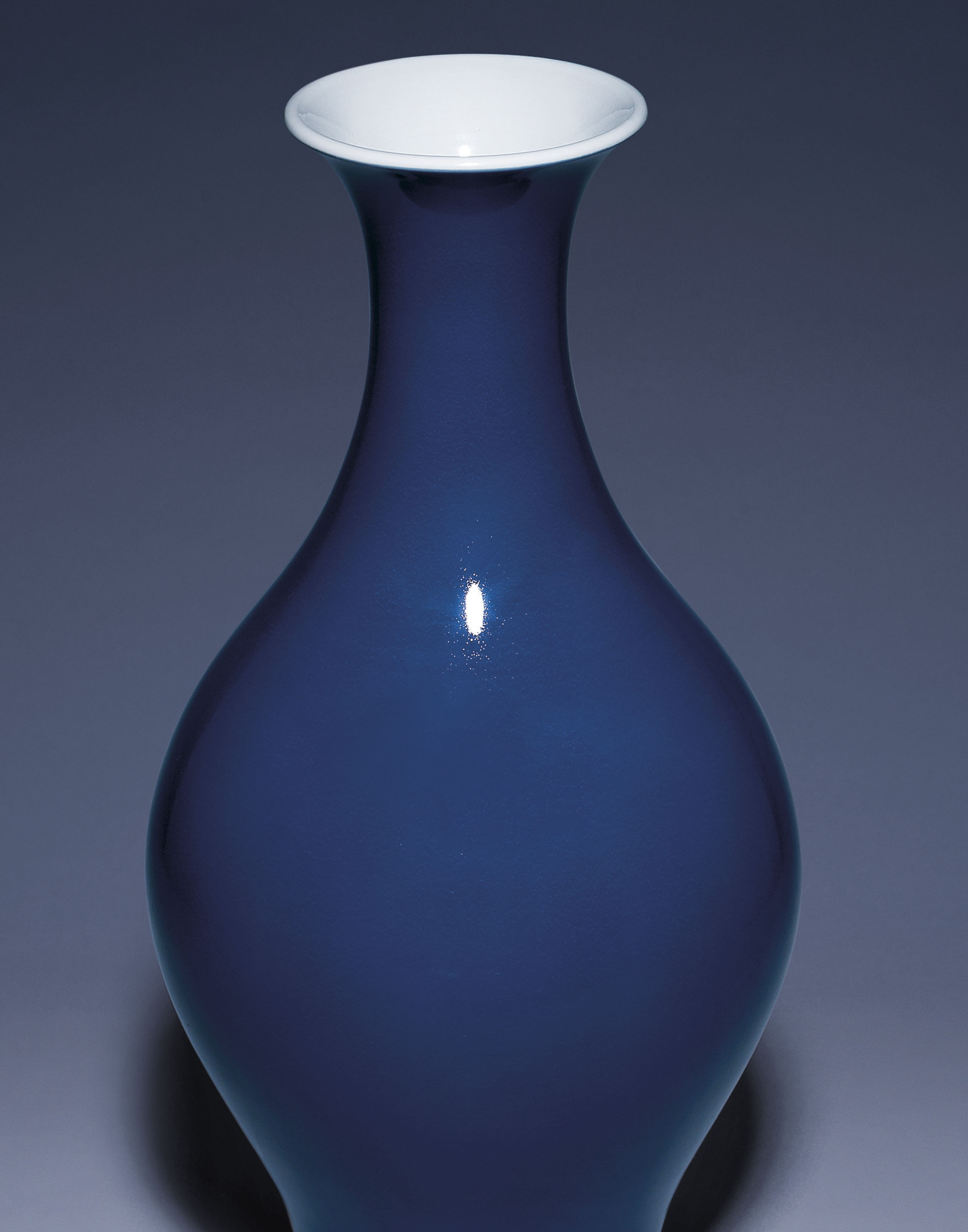 中国　藍釉加彩長頸瓶　大清雍正年製銘 中国 藍釉加彩長頸瓶 大清雍正年製銘 - メルカリ