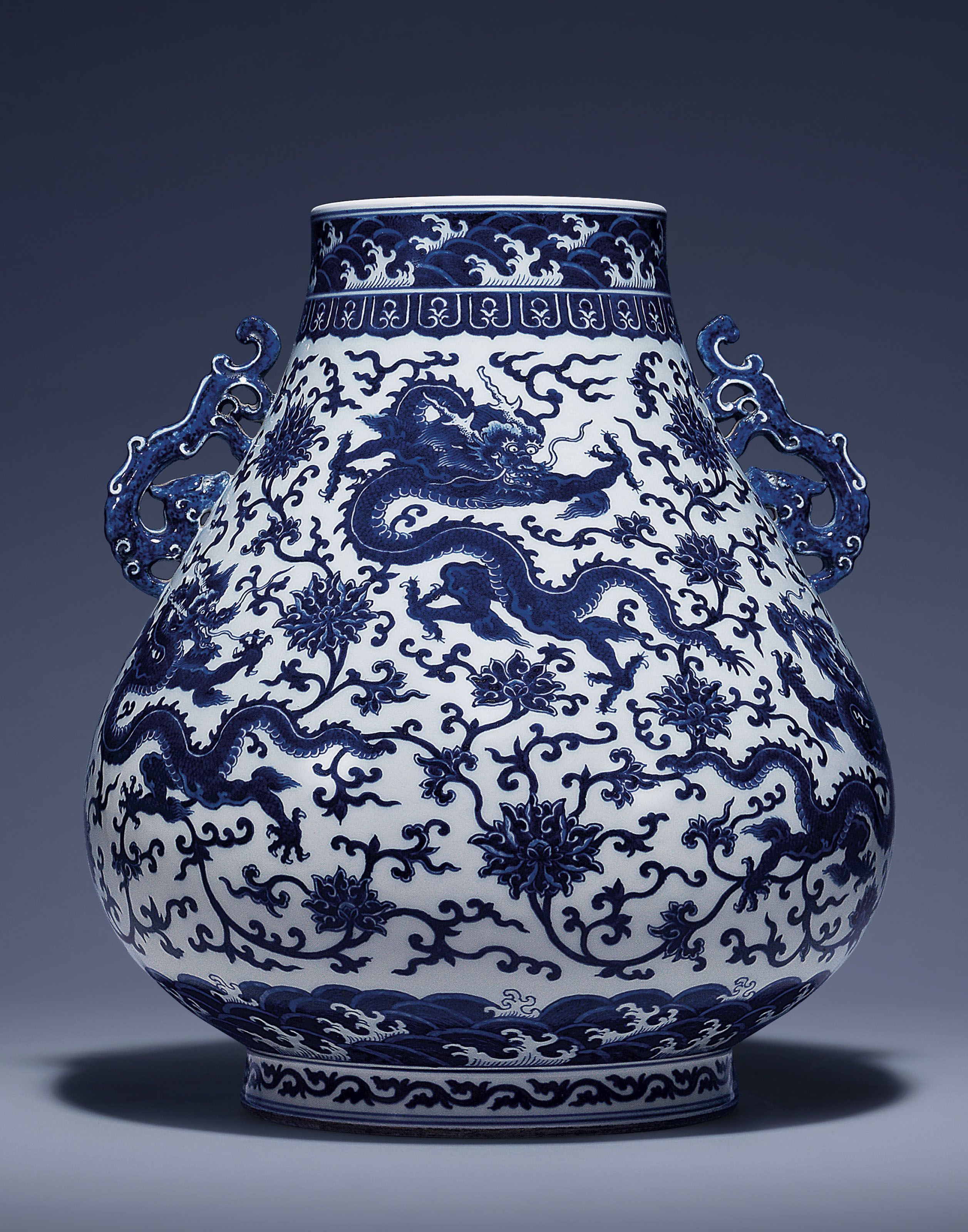 a magnificent and fine blue and white detailsx