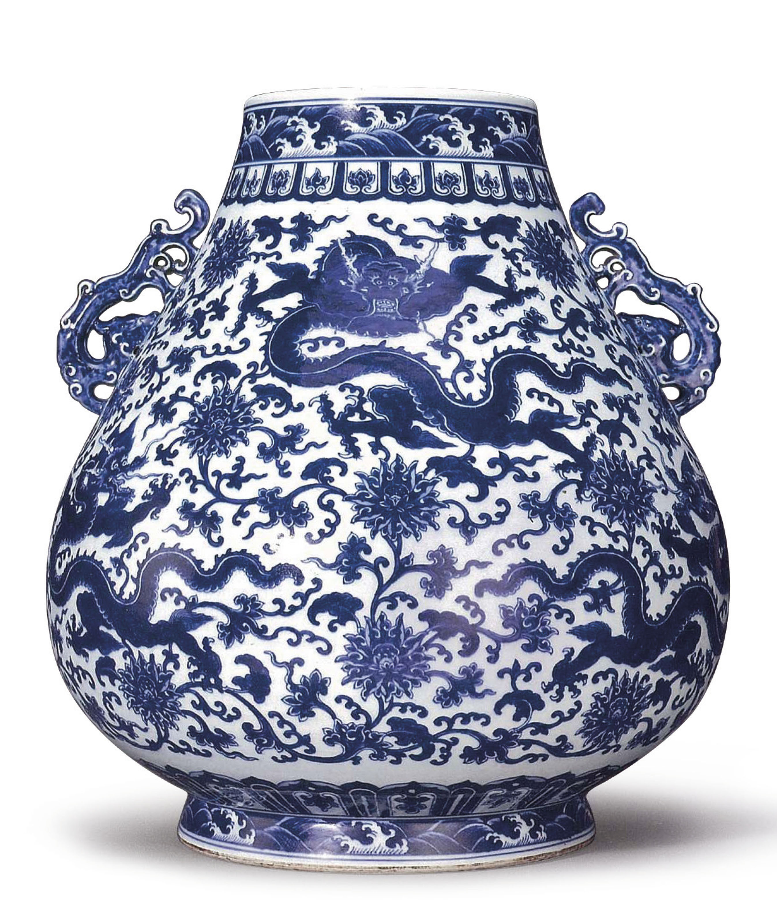 A MAGNIFICENT AND FINE BLUE AND WHITE 'DRAGON' HUSHAPED VASE