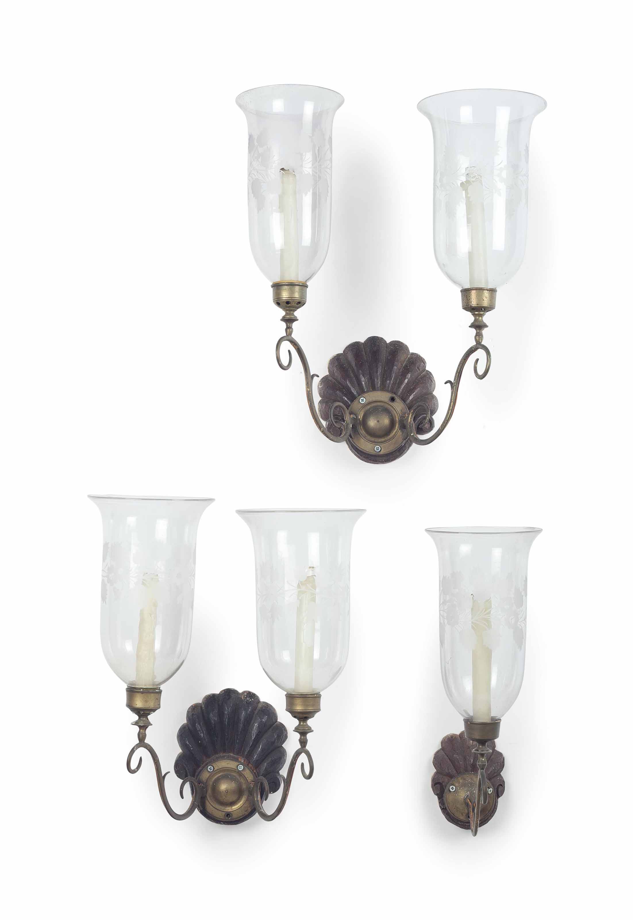 A SET OF TWO DOUBLELIGHT WALL LIGHTS AND TWO SINGLELIGHT WALL LIGHTS