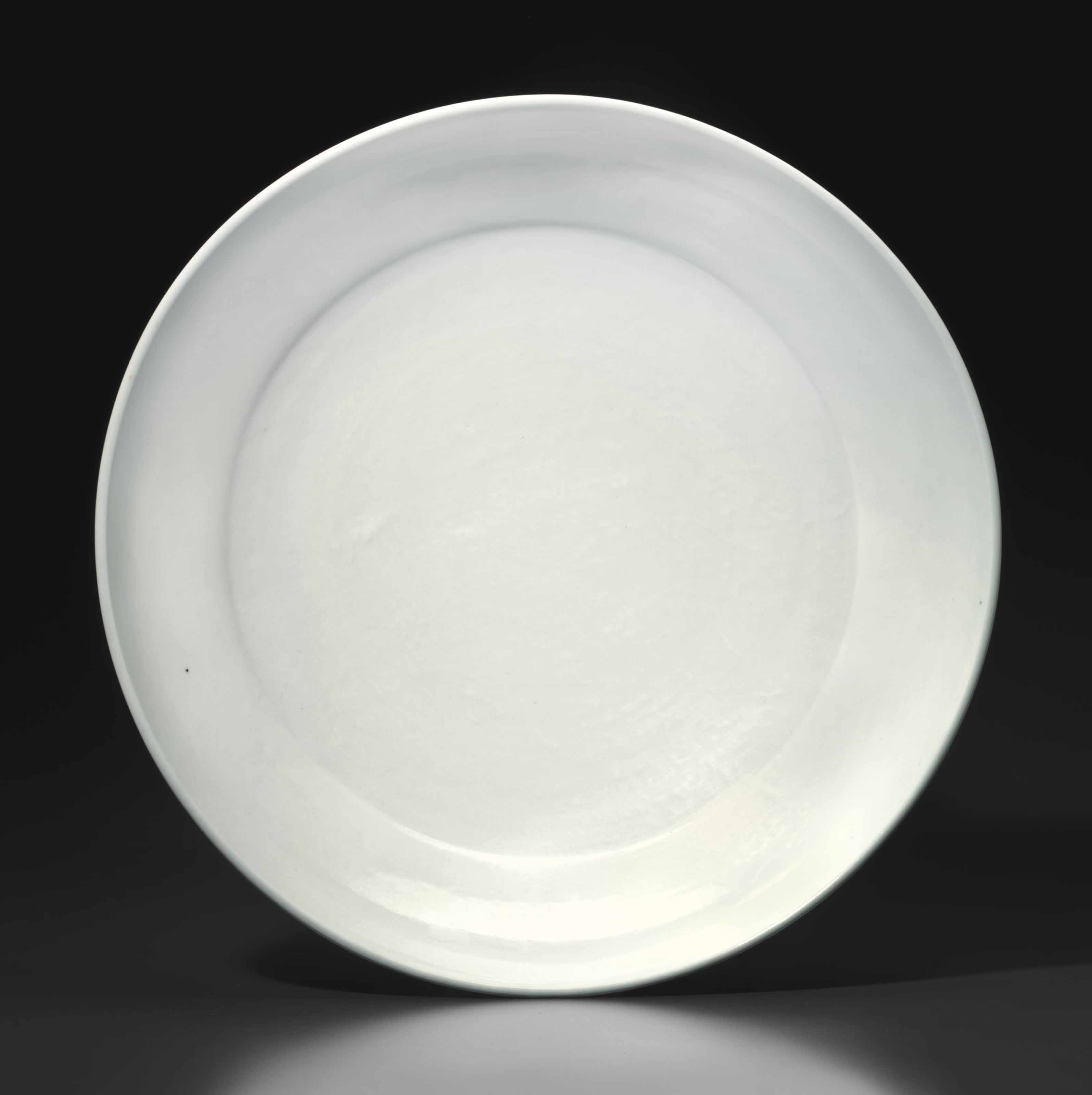 A LARGE WHITEGLAZED PORCELAIN DISH , YONGLE PERIOD (14031425