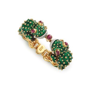 A diamond, ruby and enamel Frog bracelet, by David Webb. Sold for $31,250 on 10 December 2015 at Christie’s in New York