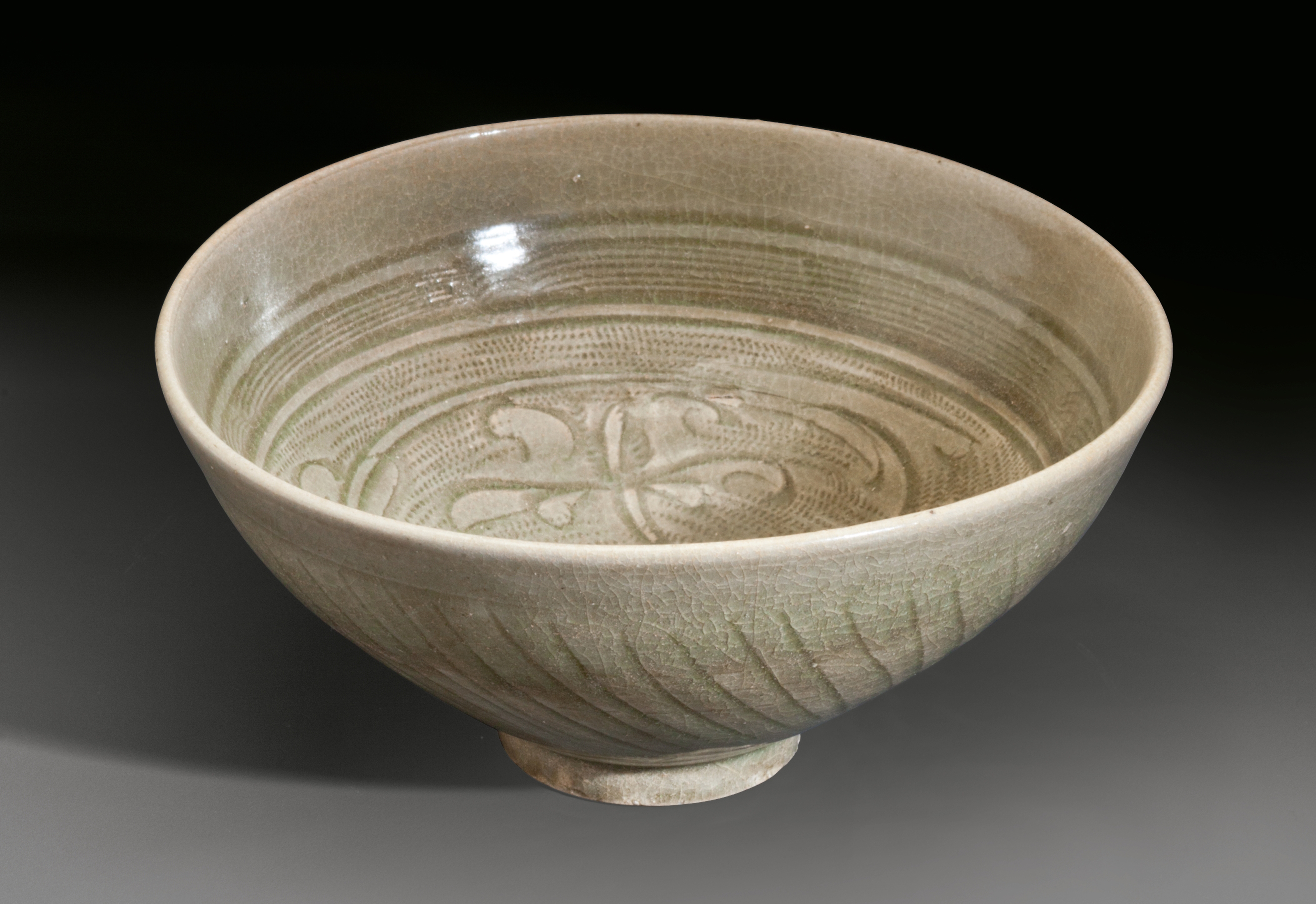 越窯系青釉繫帶盤口壺, 南朝/隋| Christie's