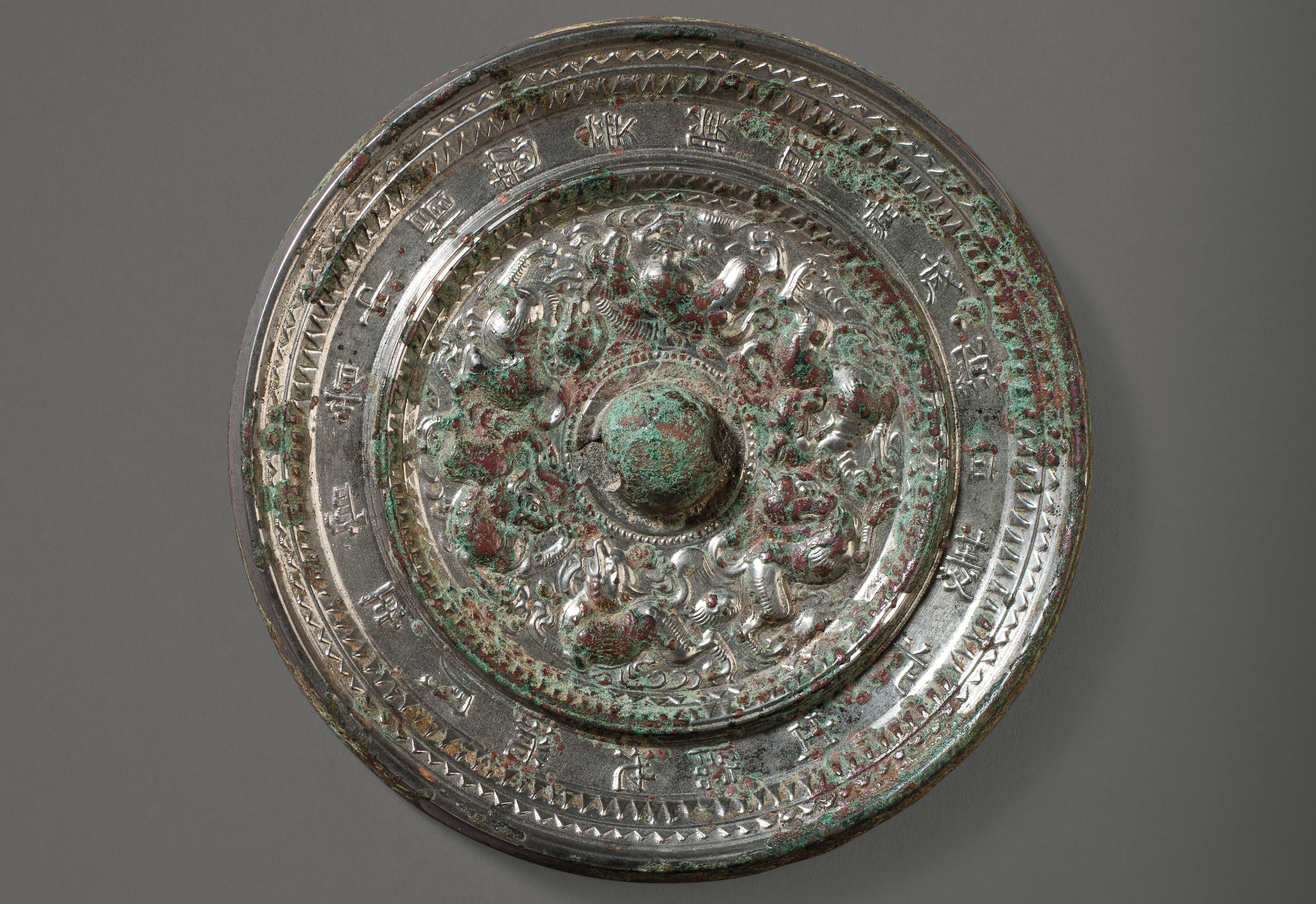 新作グッ 照日菱花出銘神獸紋鍍銀銅鏡, 唐| Christie's コレクション