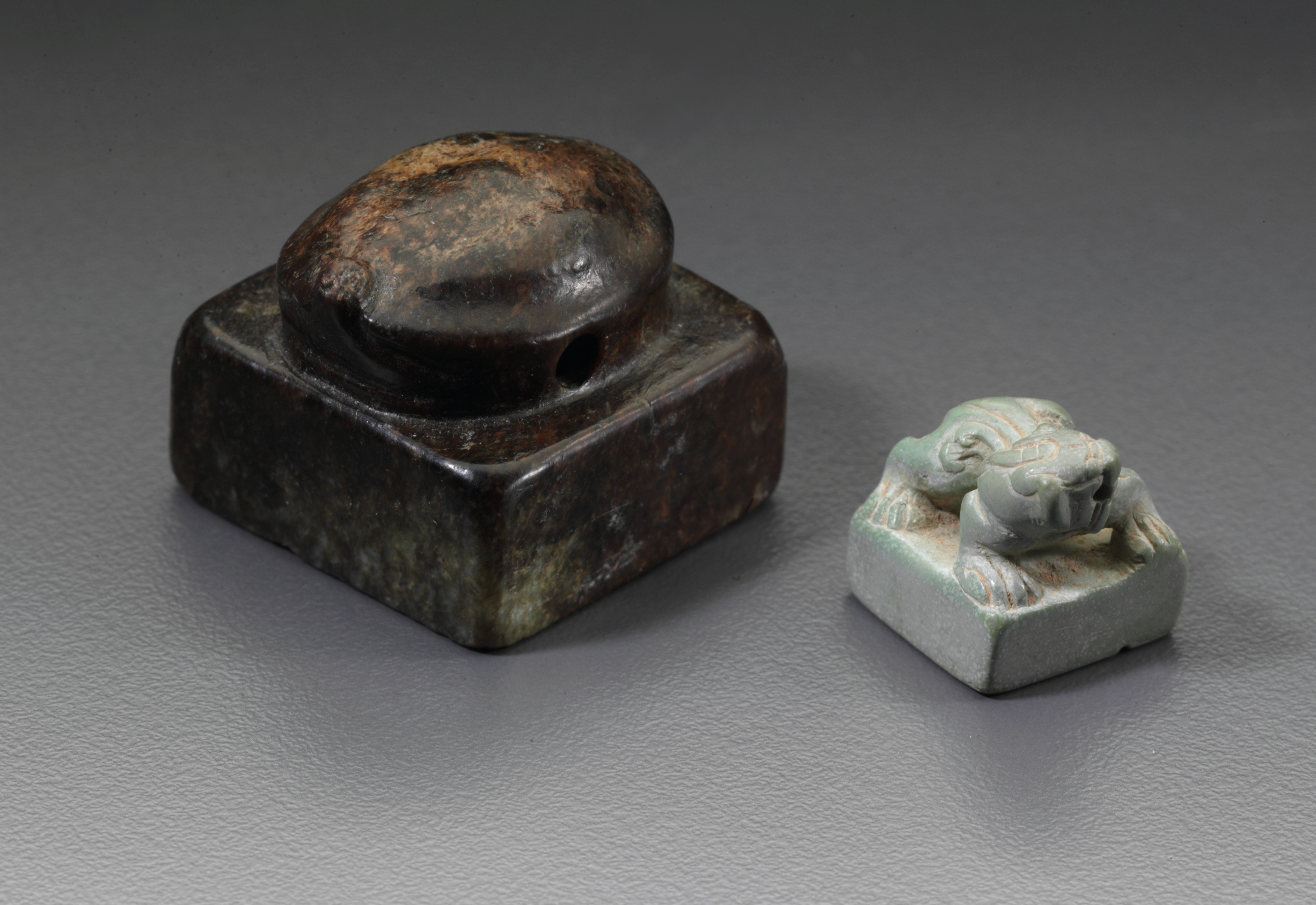 石麒麟鈕方章及石龜鈕方章, 明/清或以前| Christie's