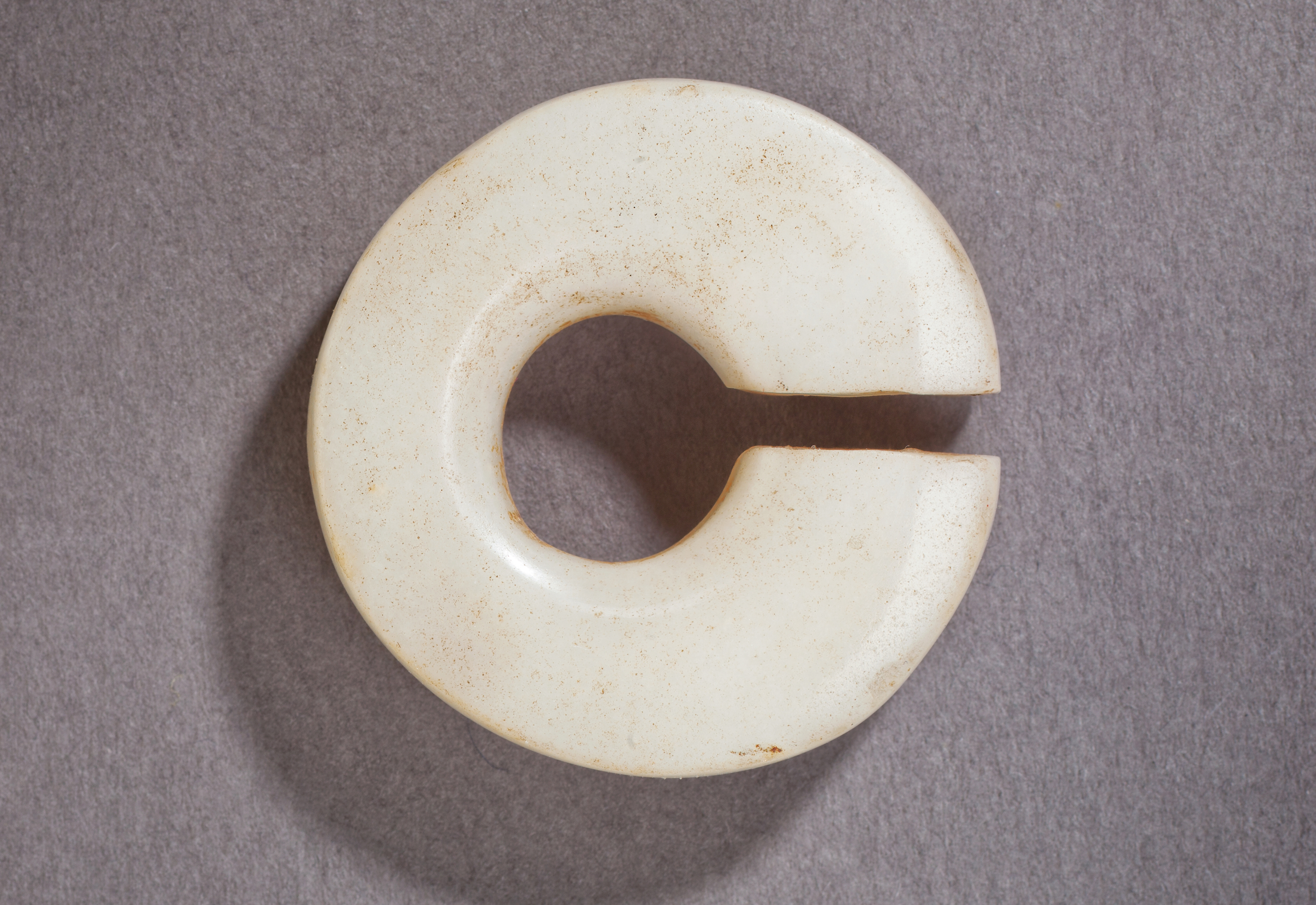 玉玦, 新石器時代公元前四十至三十世紀| Christie's