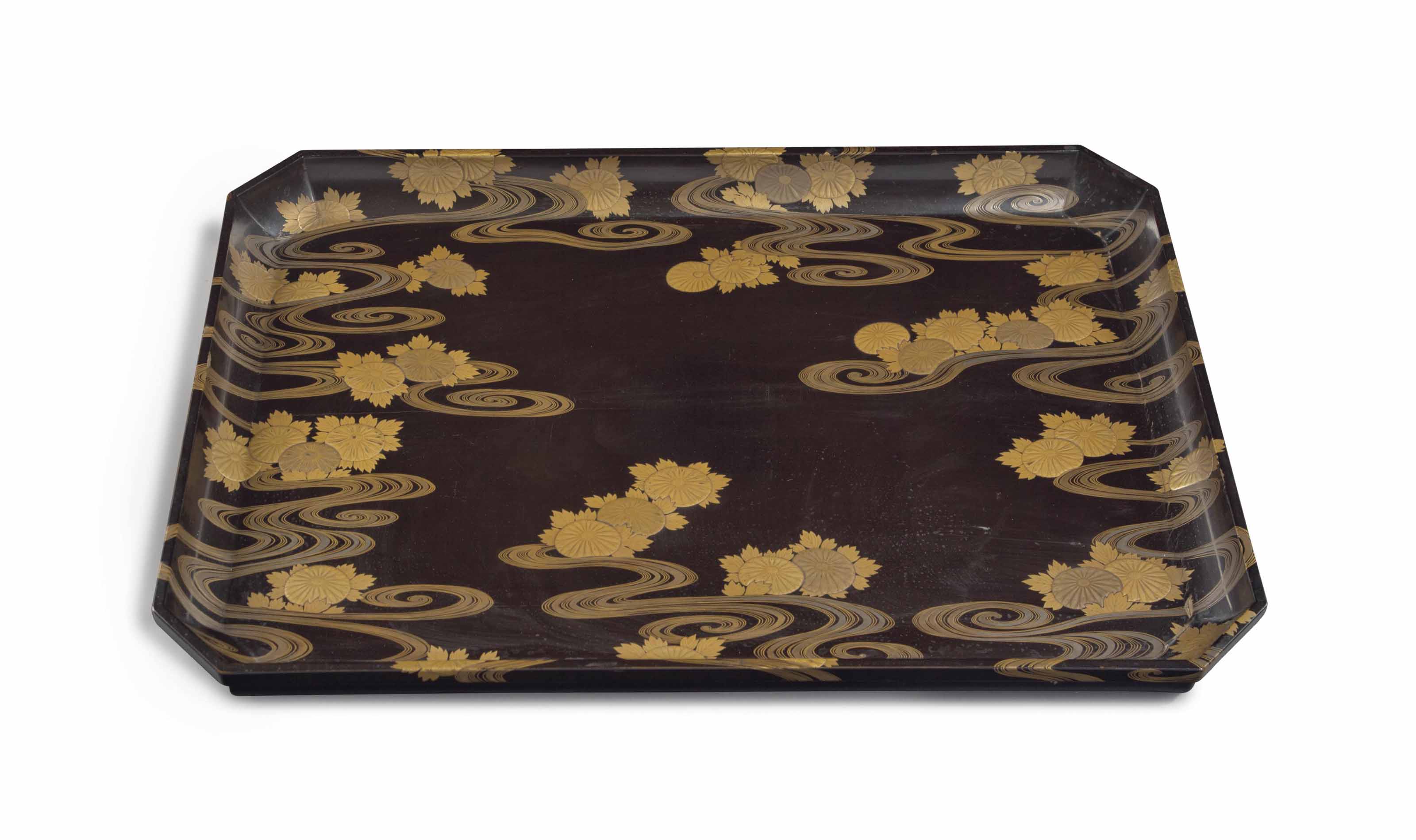A JAPANESE LACQUER TRAY , EDO PERIOD, 19TH CENTURY Christie's