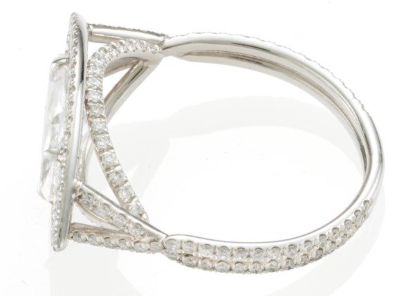 A DIAMOND AND PLATINUM RING