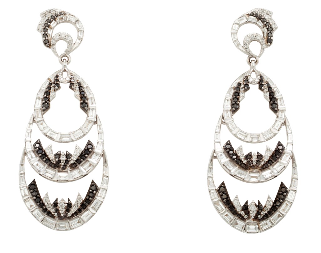 A PAIR OF DIAMOND EARRINGS