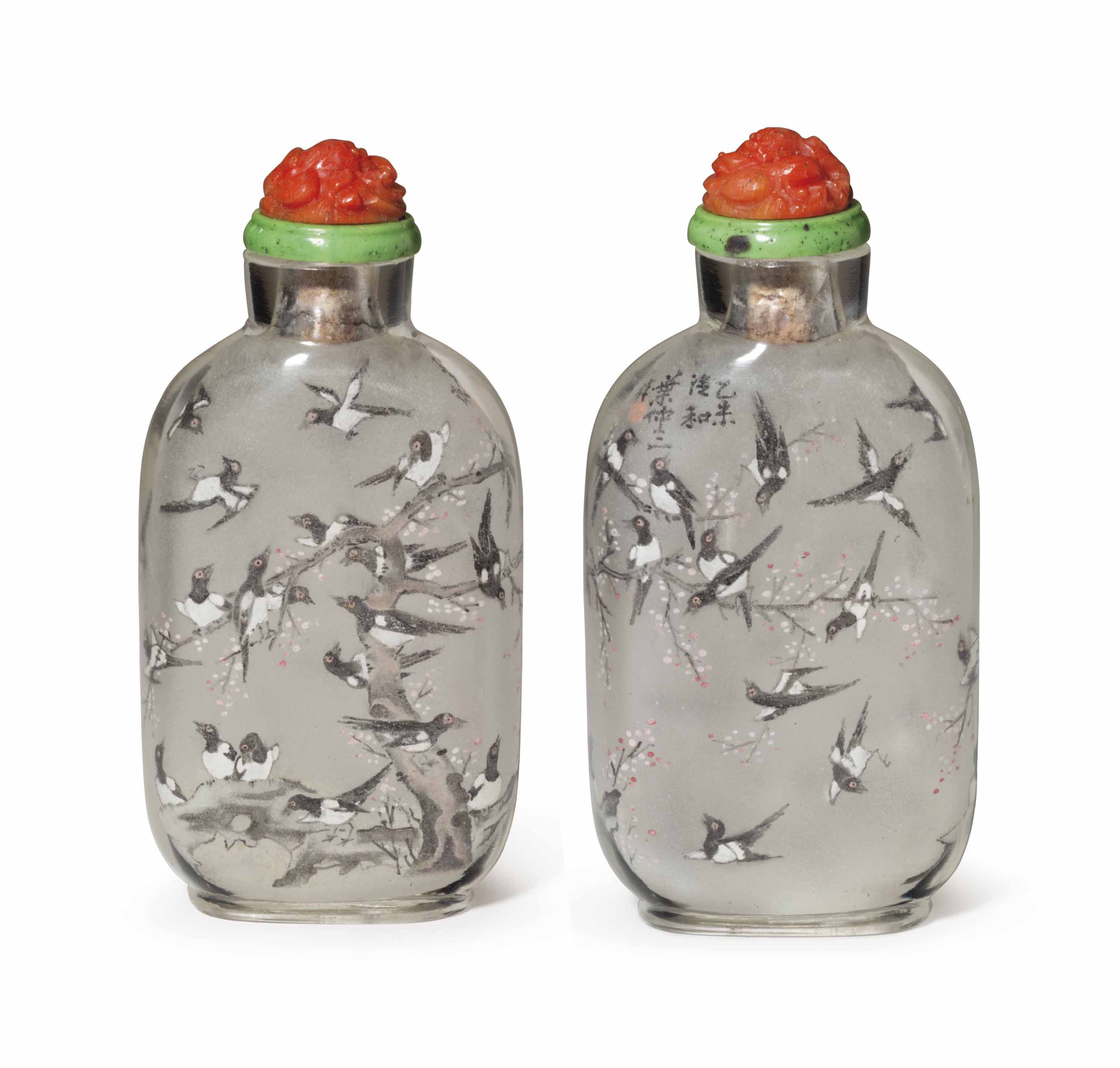 AN INSIDEPAINTED GLASS SNUFF BOTTLE