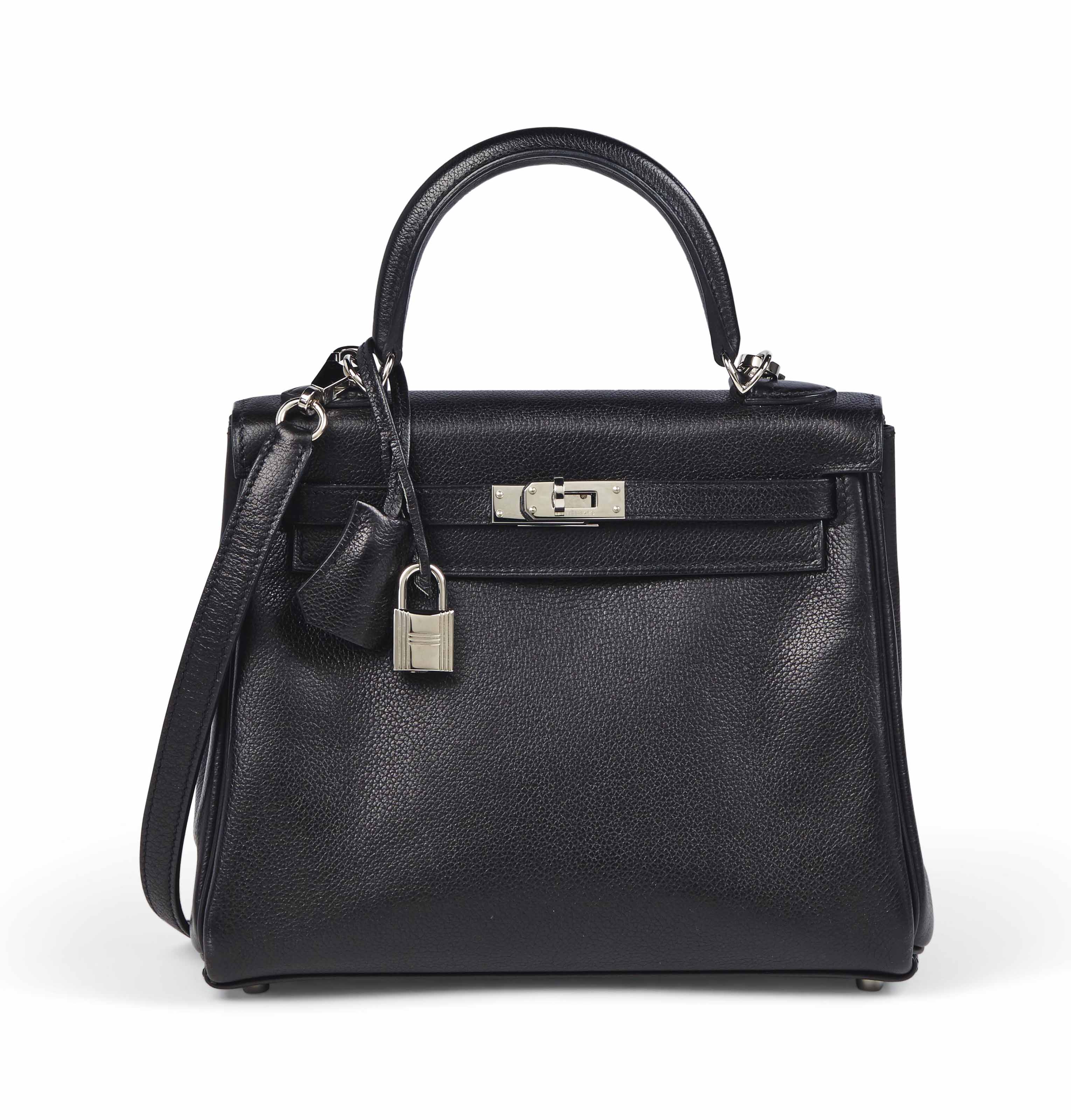 Sac Kelly Retourne 25 En Cuir Evergrain Noir Garniture En Metal Argente Palladie