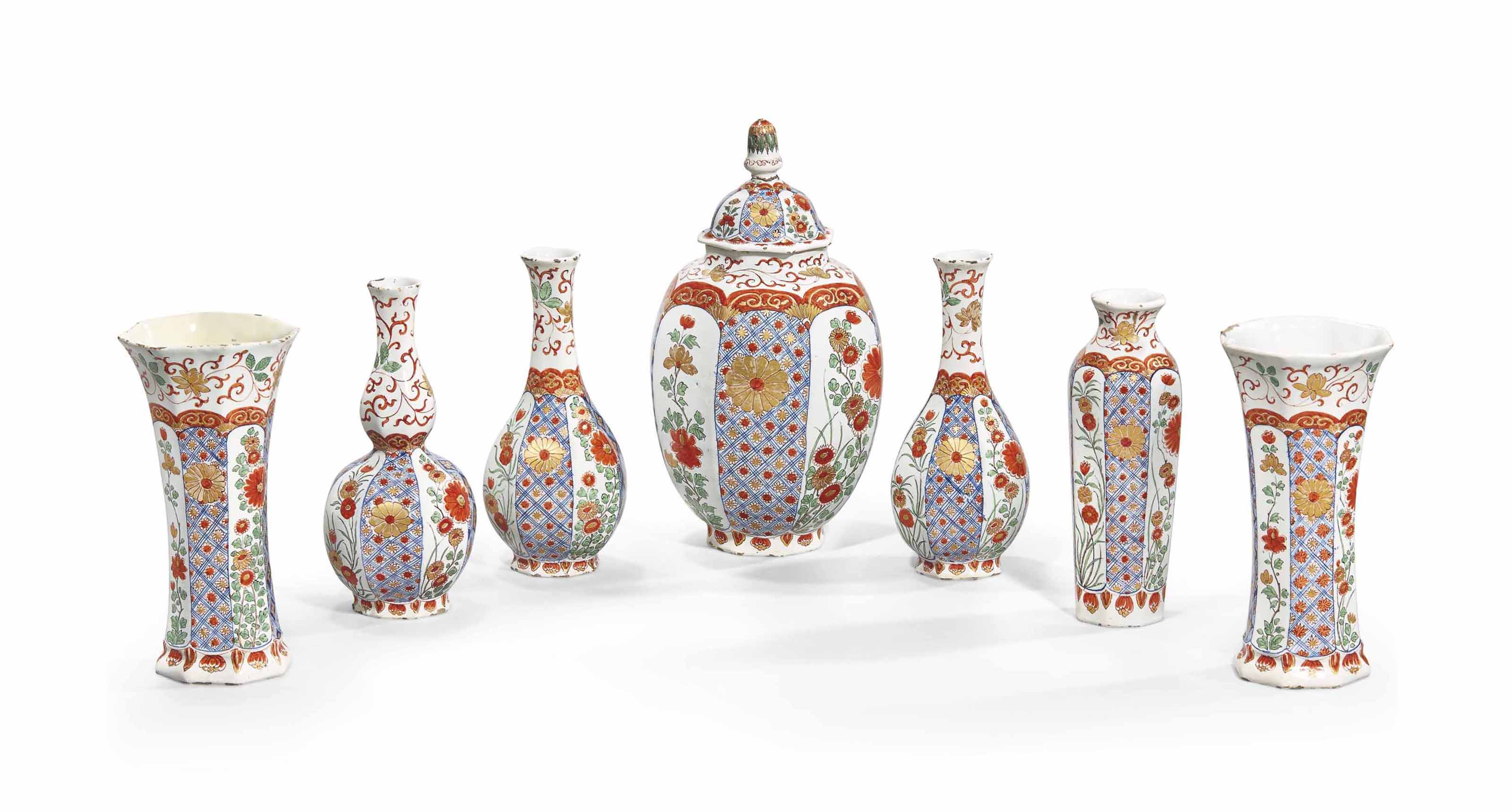 Grand plat faïence Delft bouquet fleurs fruits XVIIIème siècle