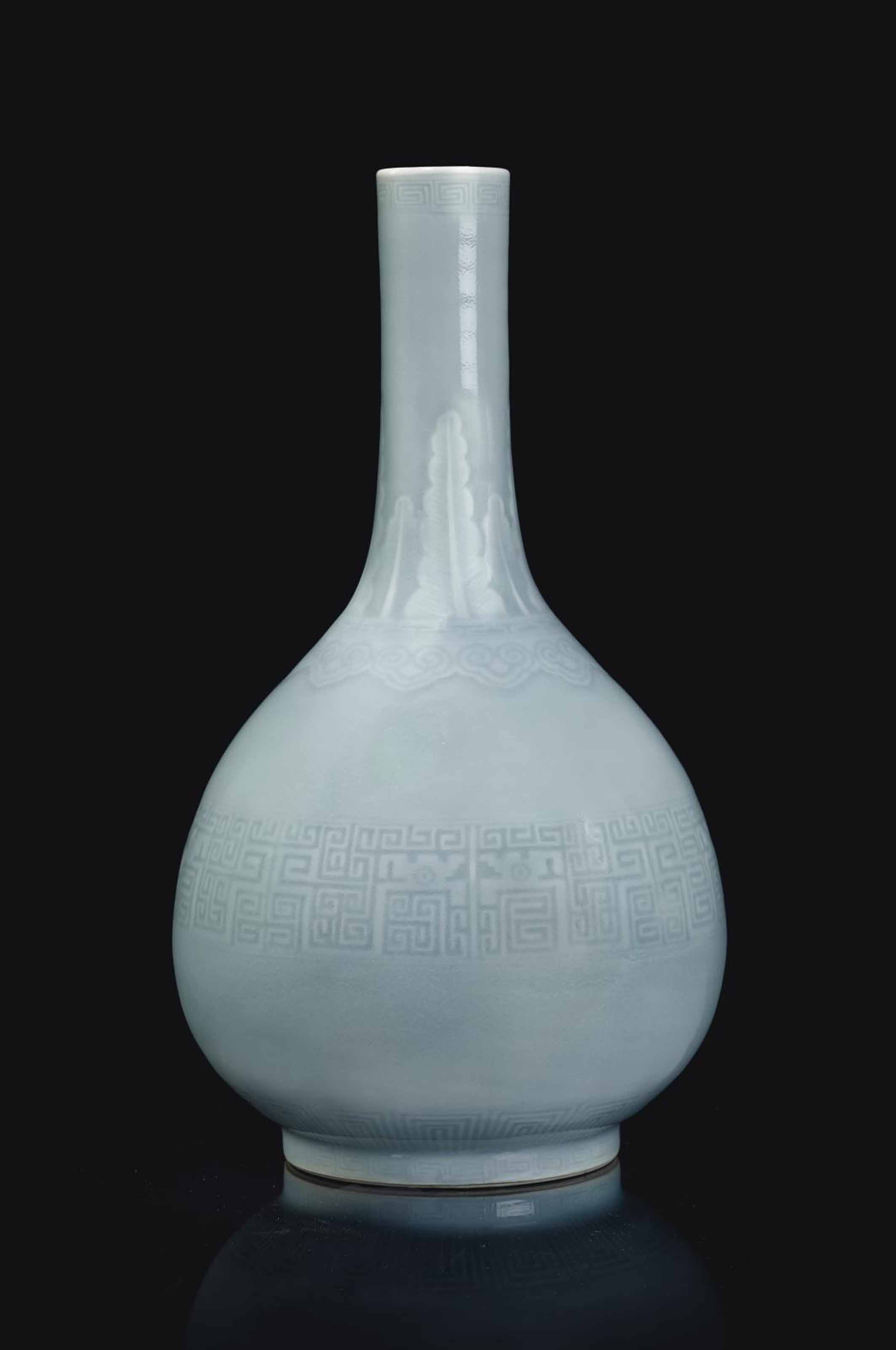 Vase En Porcelaine Emaillee Clair De Lune Chine Debut Du