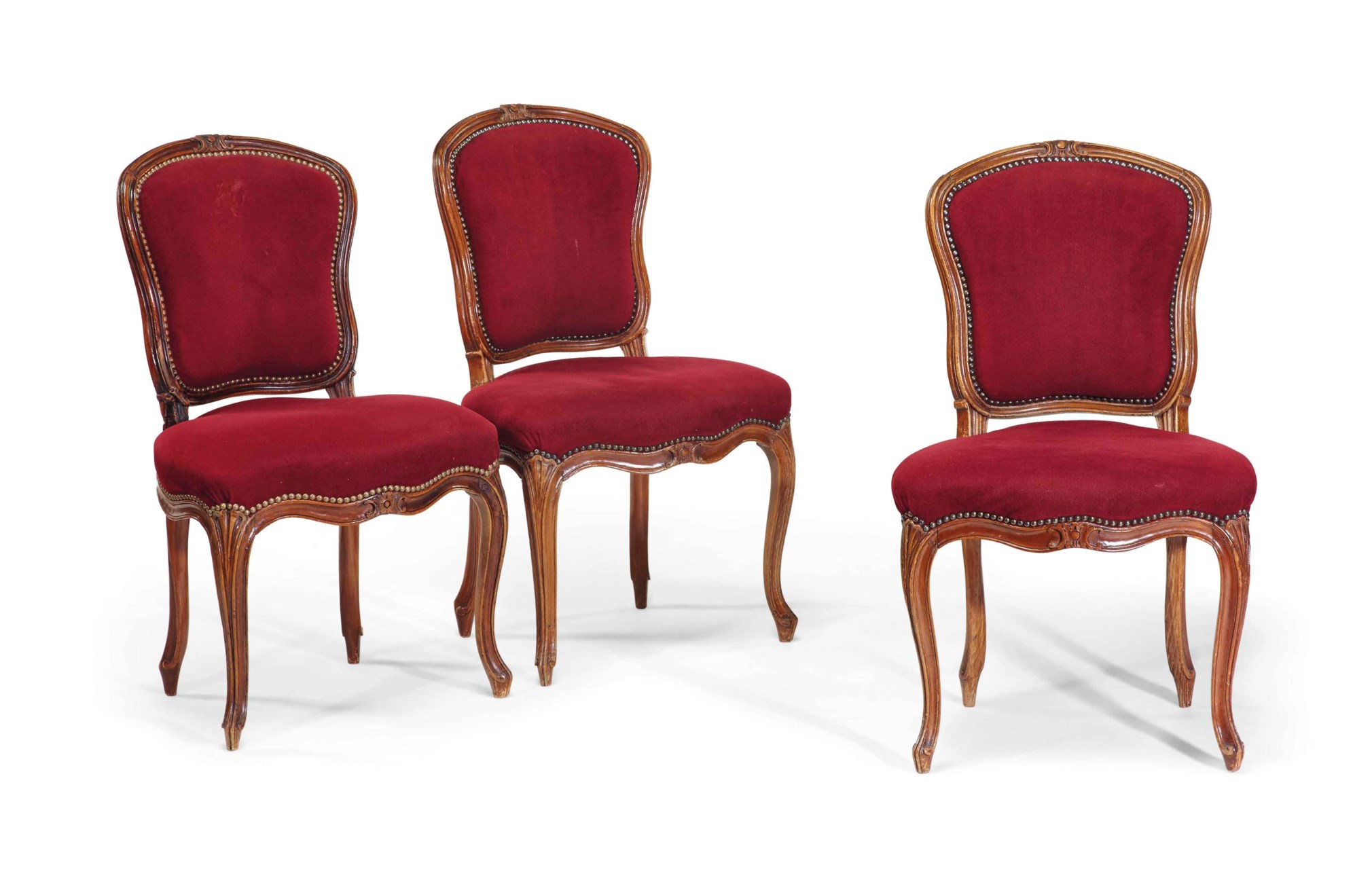 SUITE DE TROIS CHAISES EN CABRIOLET D'EPOQUE LOUIS XV, MILIEU DU