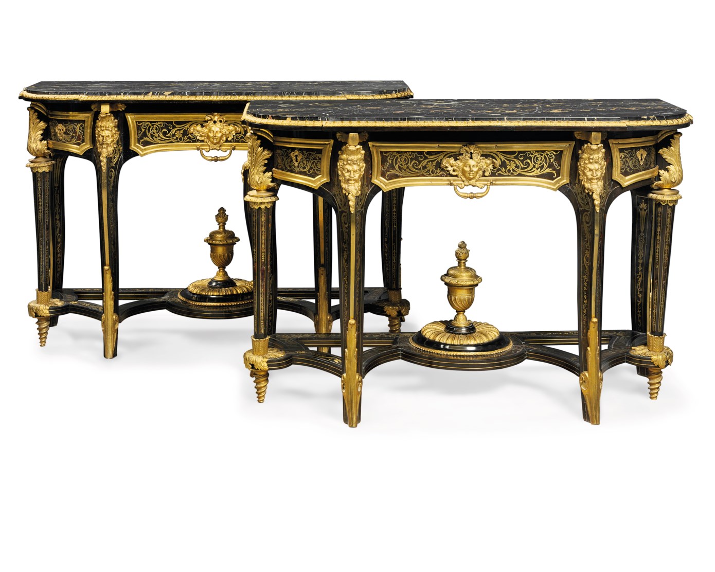 DEUX CONSOLES BOULLE FORMANT PAIRE
