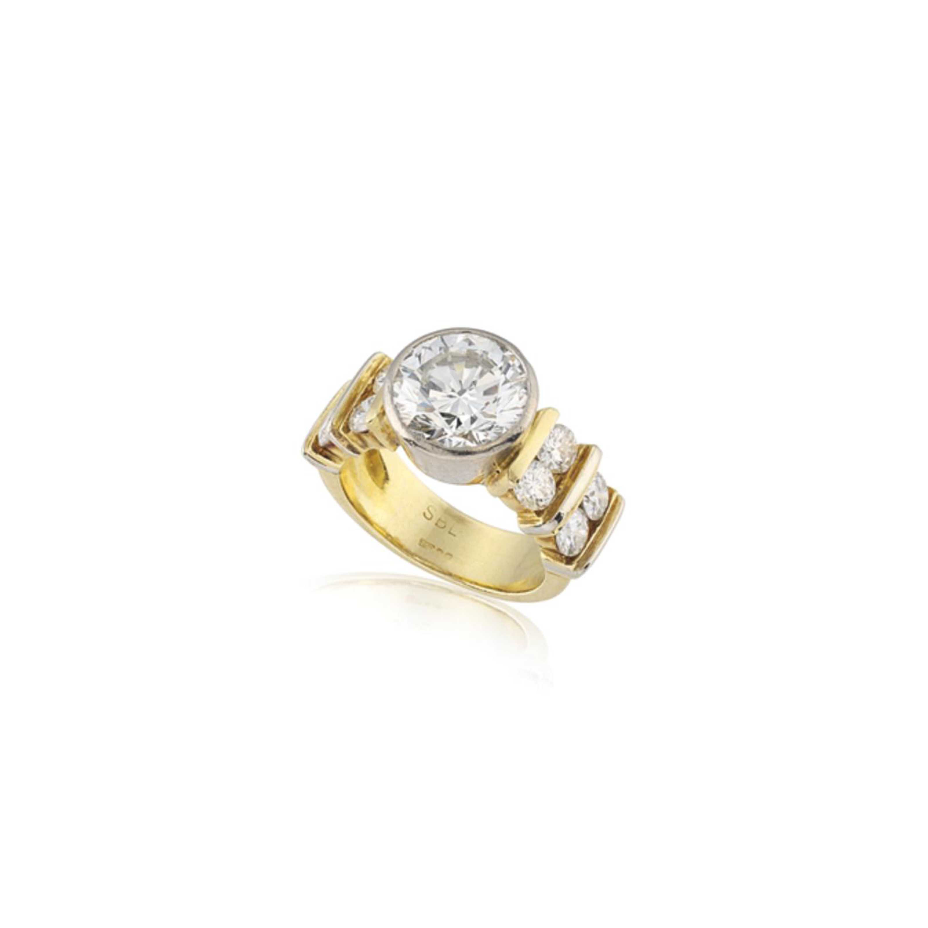 A SINGLE-STONE DIAMOND RING | Christie's