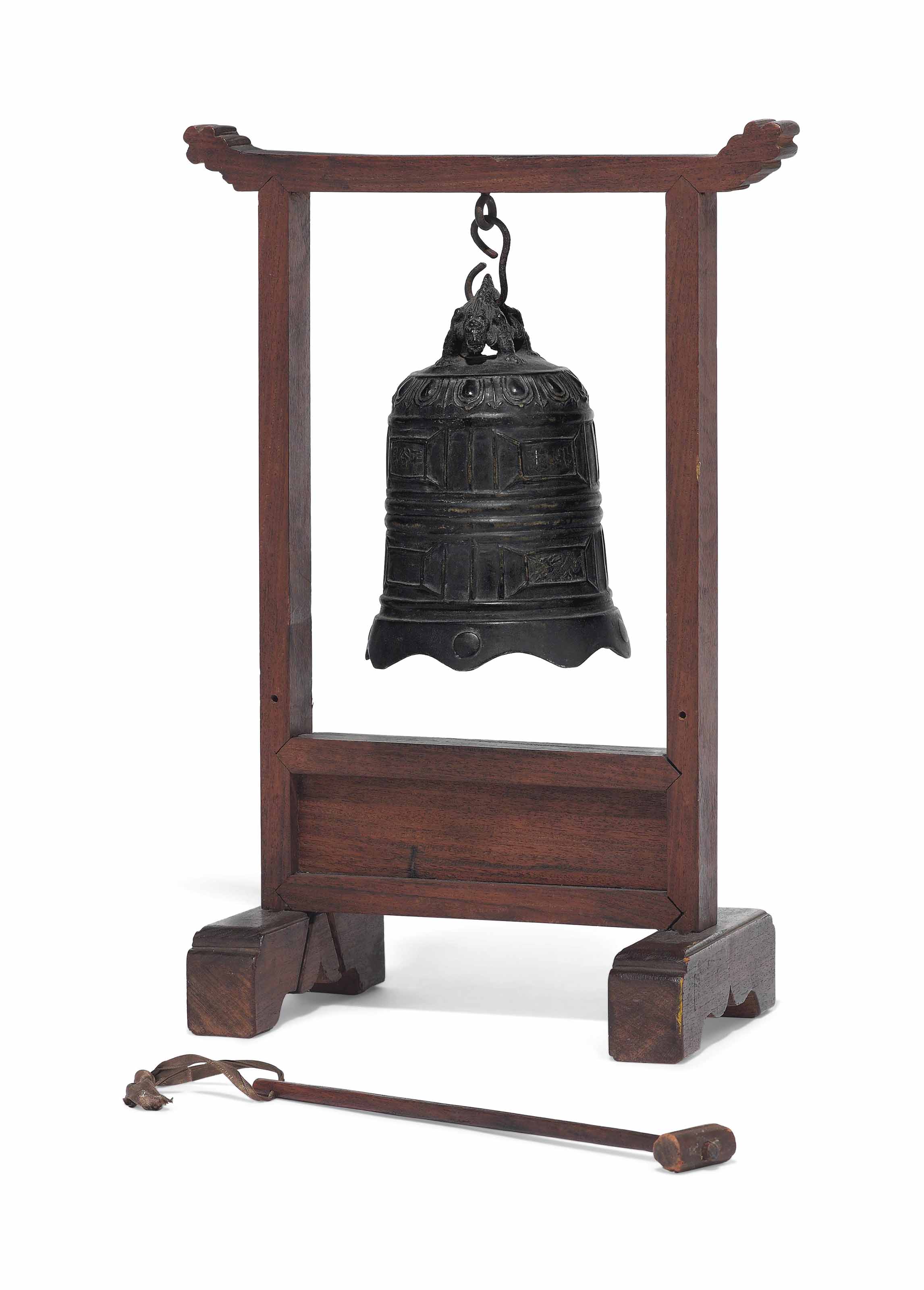 A CHINESE BRONZE BELL , 19TH/20TH CENTURY Christie's